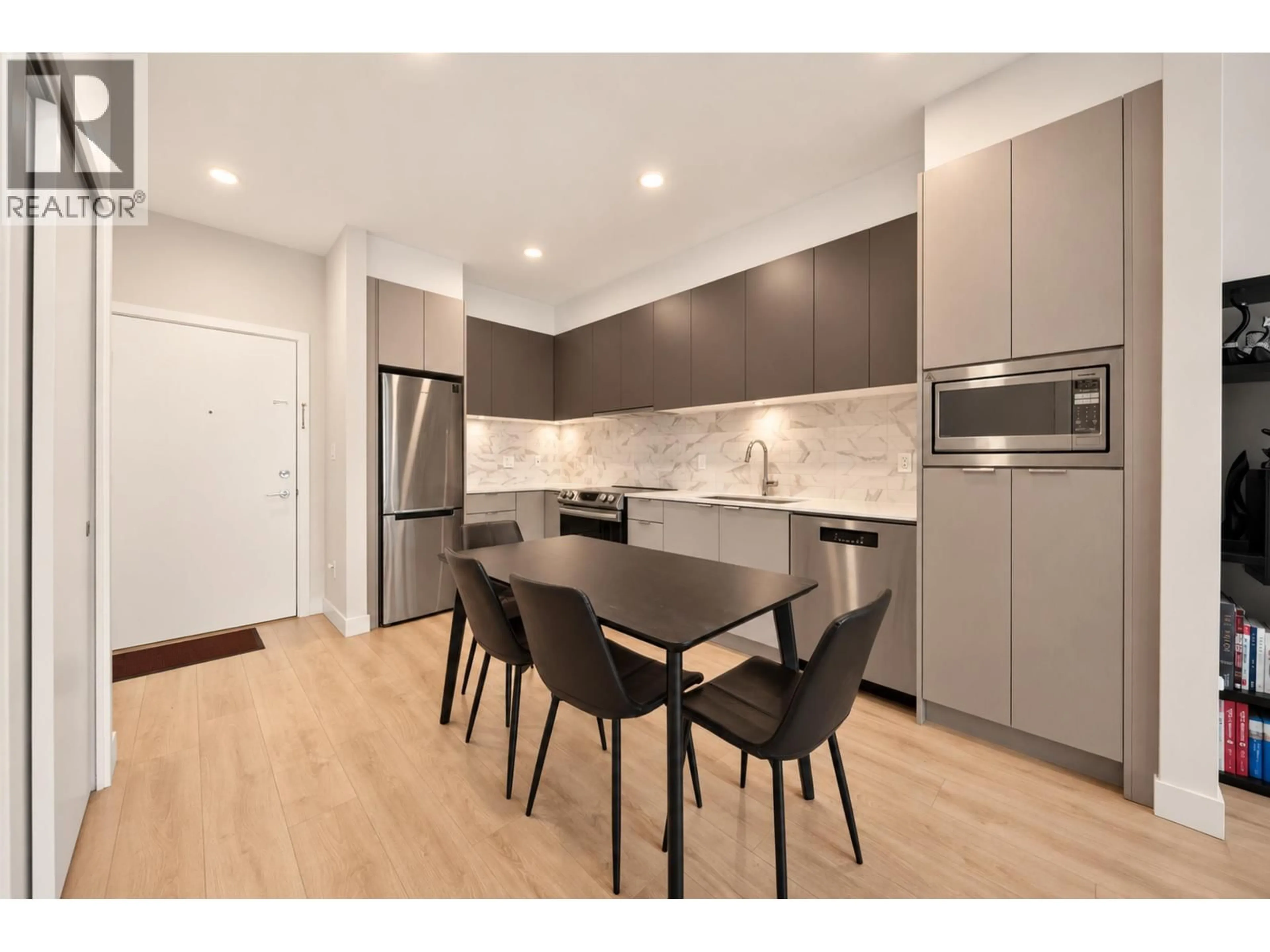 Open concept kitchen, wood/laminate floor for 415 - 1792 STARLING DRIVE, Tsawwassen British Columbia V4M0E4