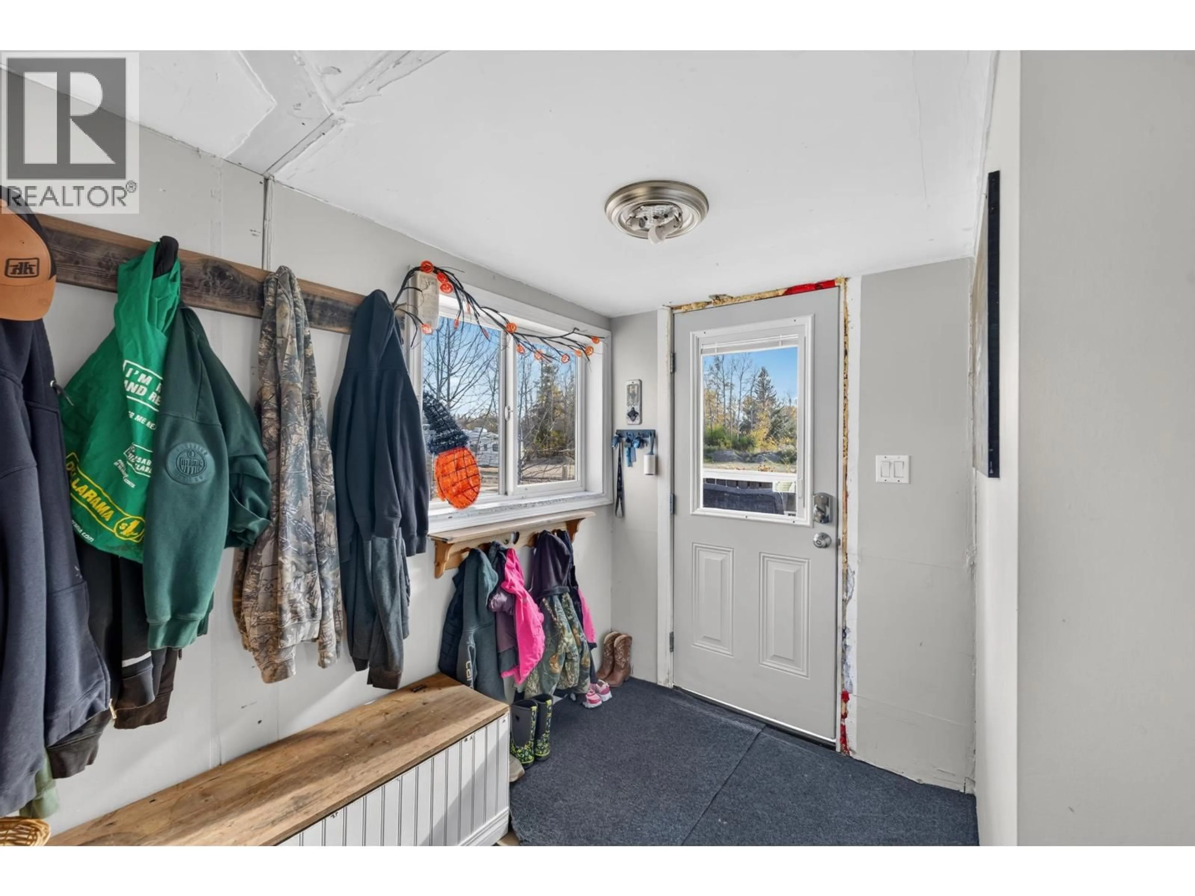 Indoor entryway for 9961 HOLLY STREET, Fort St. John British Columbia V1J8A8