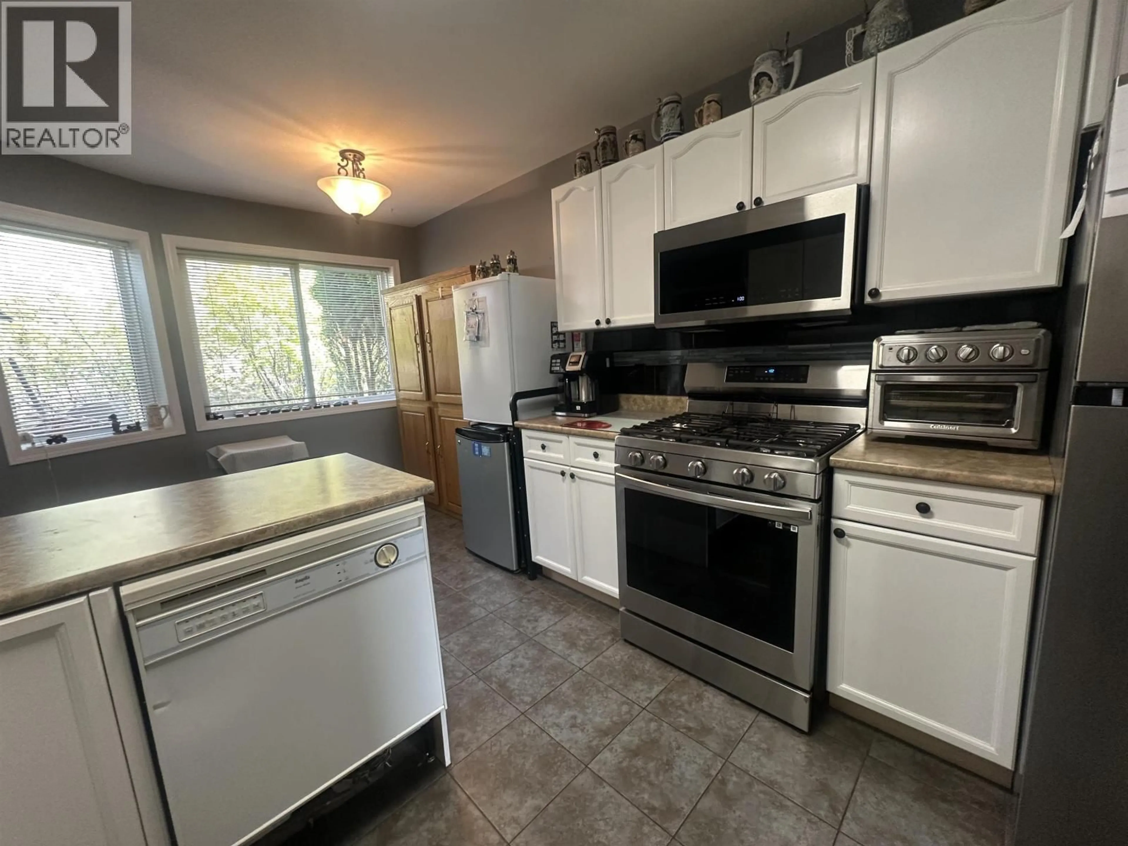 Standard kitchen, unknown for 54 - 350 PEARKES DRIVE, Williams Lake British Columbia V2G4T2