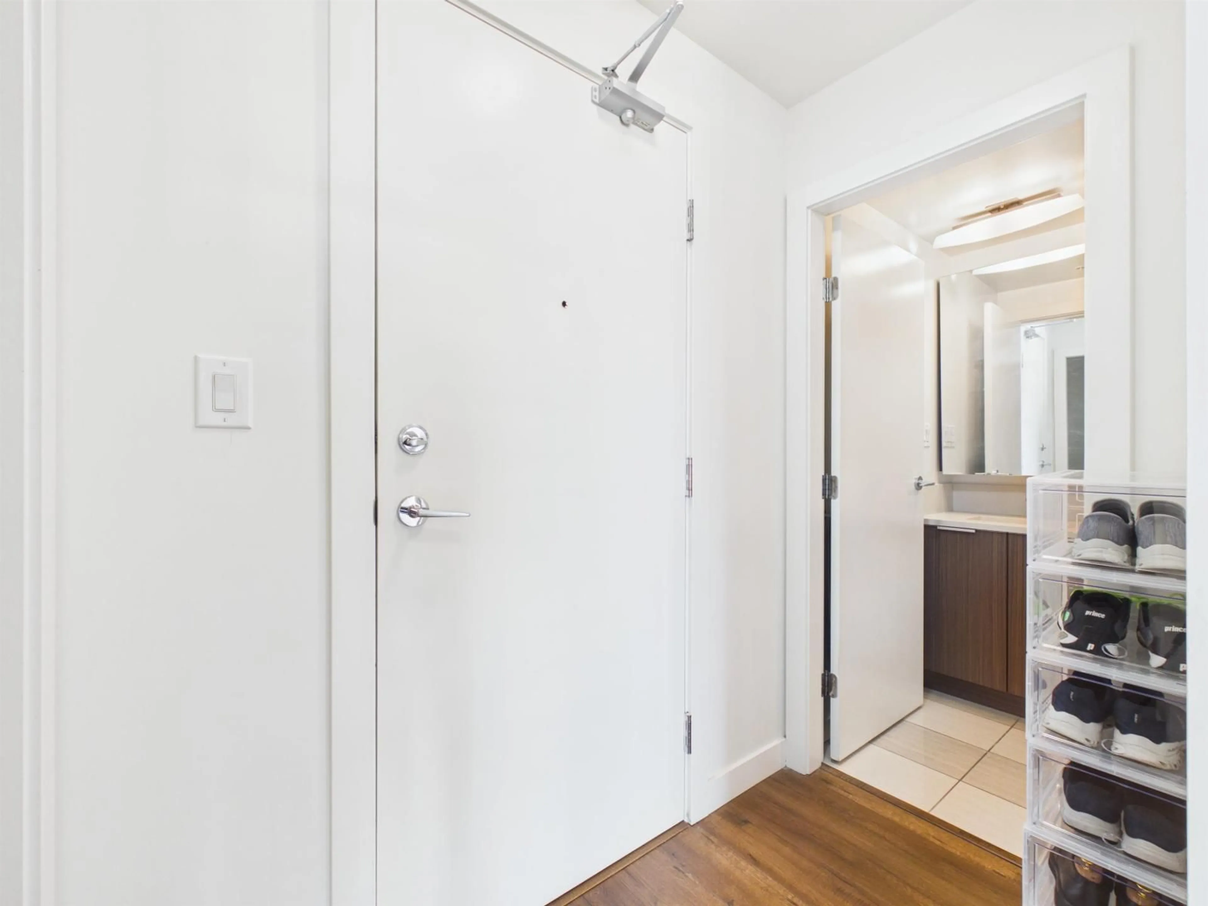 Indoor entryway for 2002 - 13308 CENTRAL AVENUE, Surrey British Columbia V3T0M4