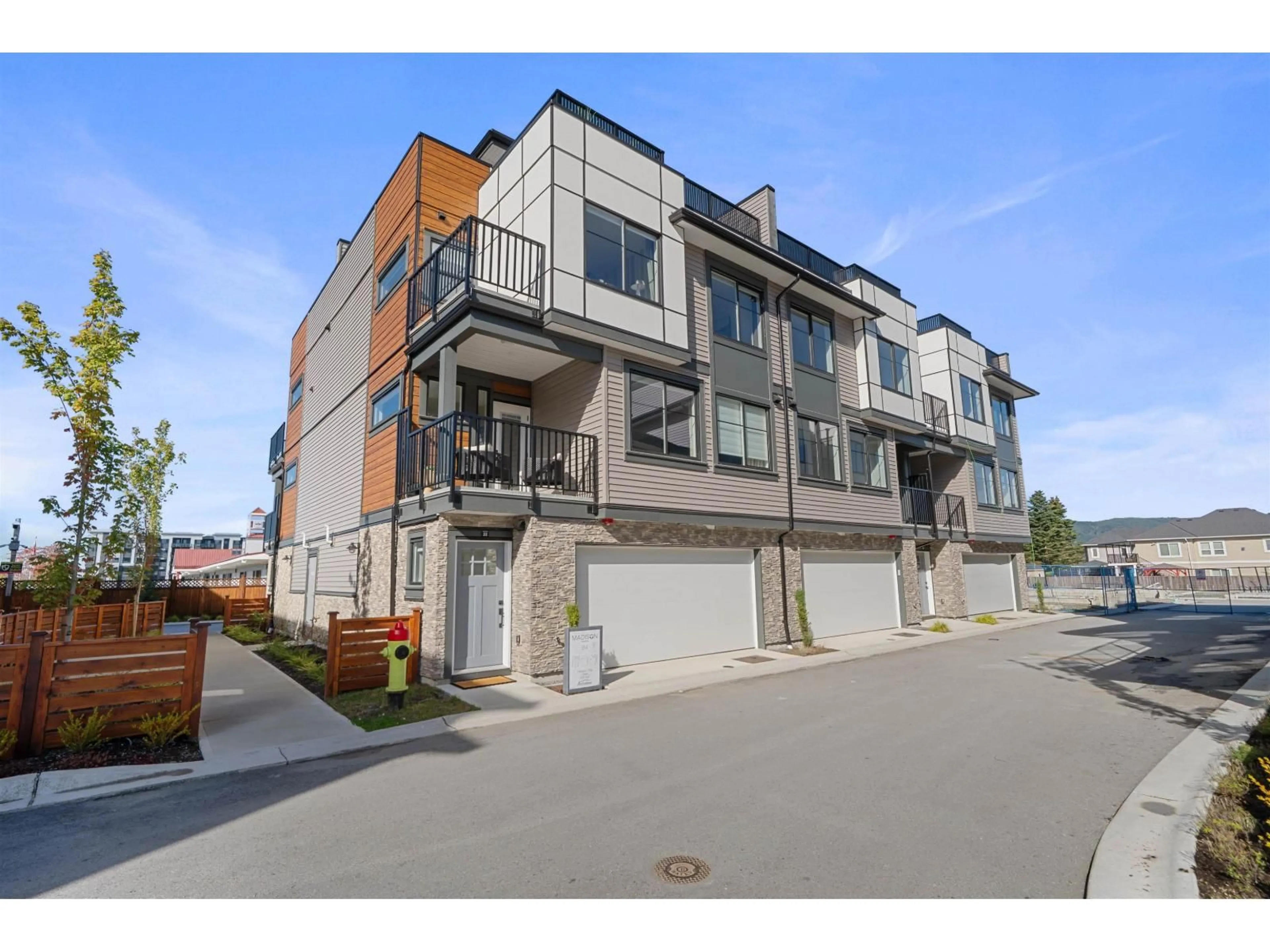 A pic from outside/outdoor area/front of a property/back of a property/a pic from drone, street for 13 - 32929 CHERRY AVENUE, Mission British Columbia V2V2V1