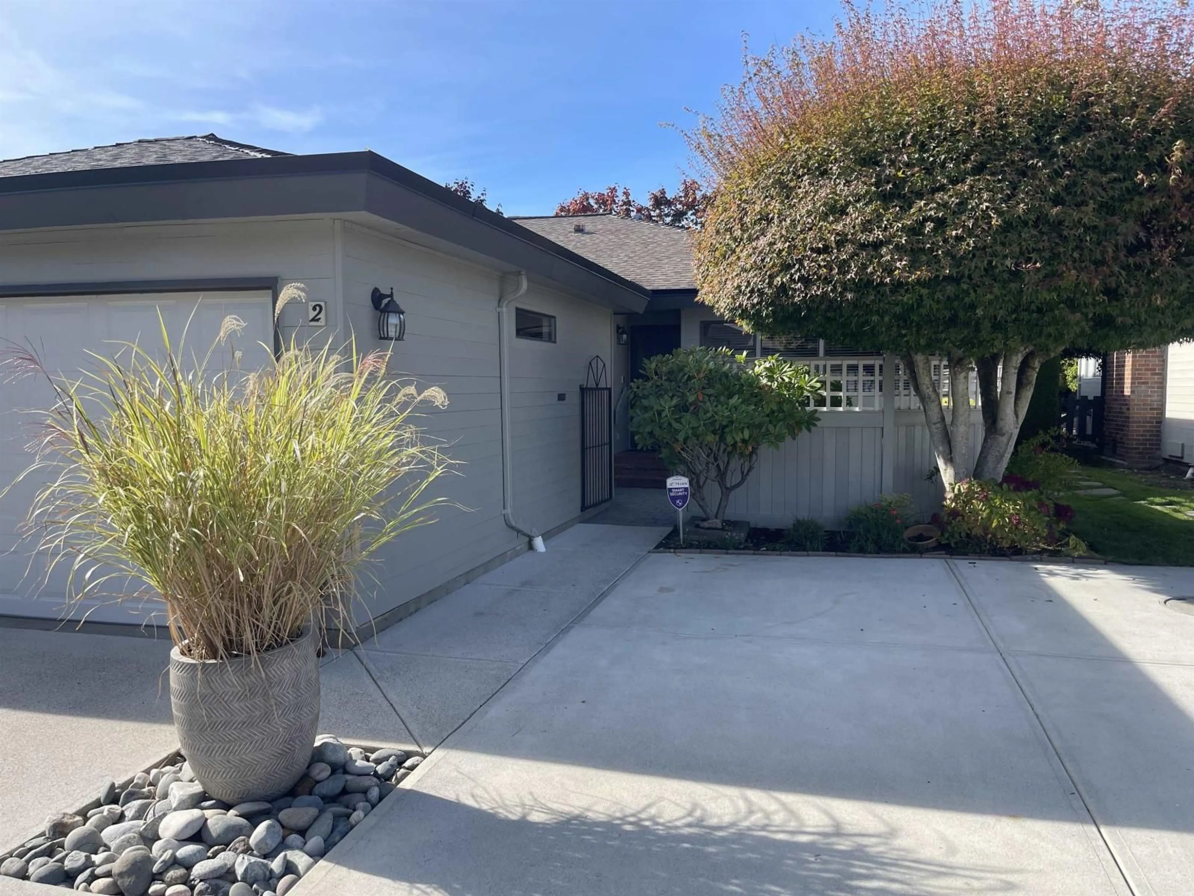 A pic from outside/outdoor area/front of a property/back of a property/a pic from drone, street for 2 - 14217 18A AVENUE, Surrey British Columbia V4A7N8