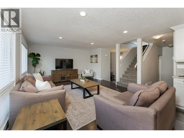 7661 CREEKSIDE WAY, Prince George 4