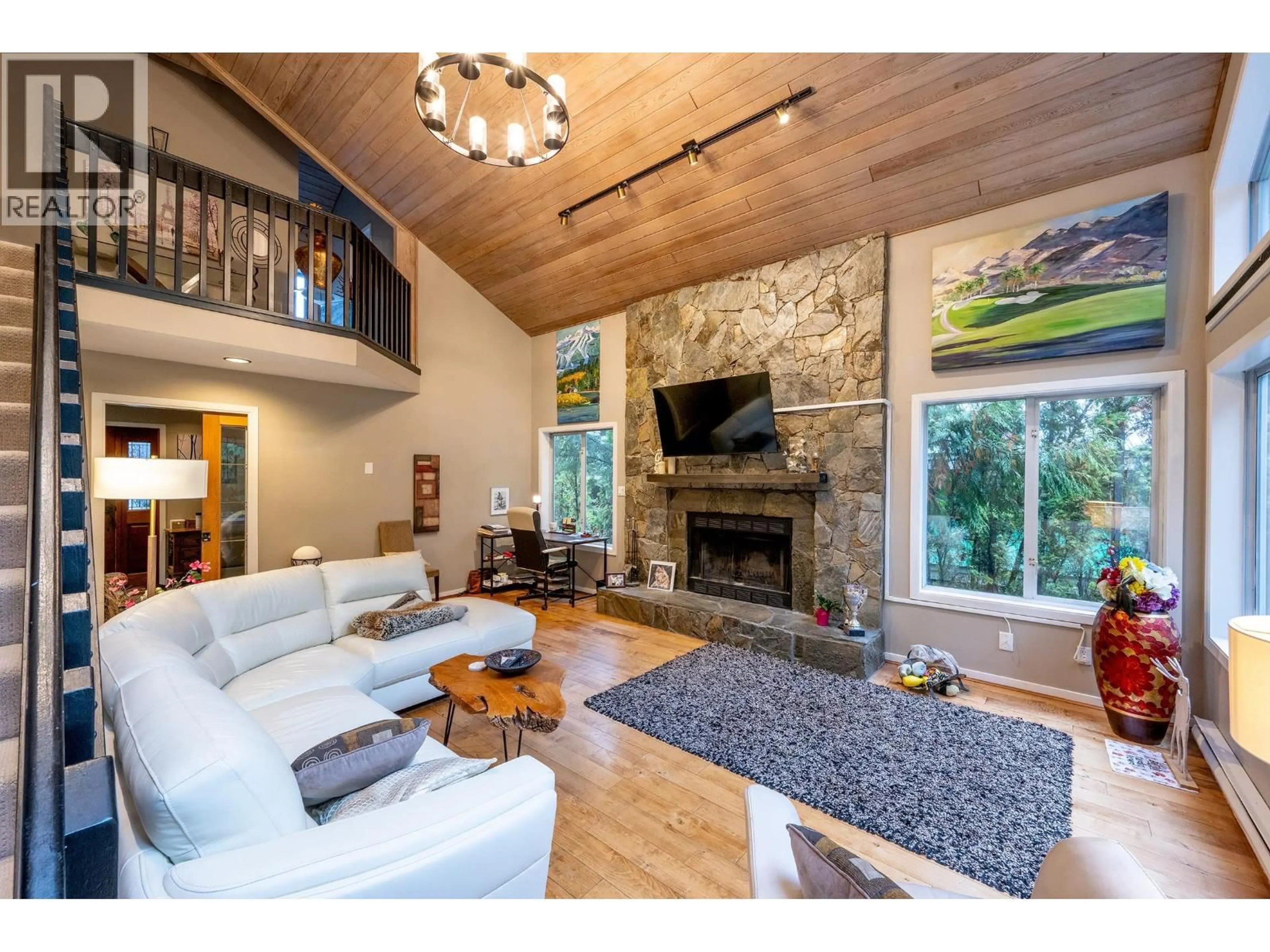 Living room with furniture, wood/laminate floor for 6272 BISHOP WAY, Whistler British Columbia V8E0C6