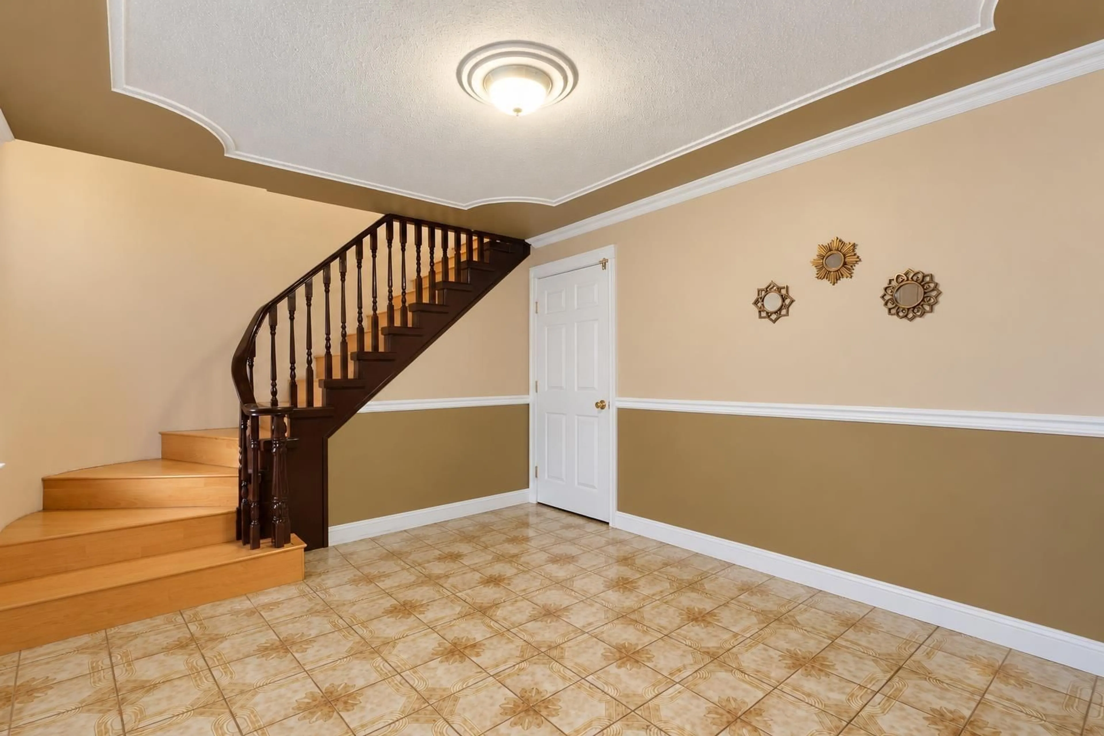 Unknown for 12302 68 AVENUE, Surrey British Columbia V3W2C8