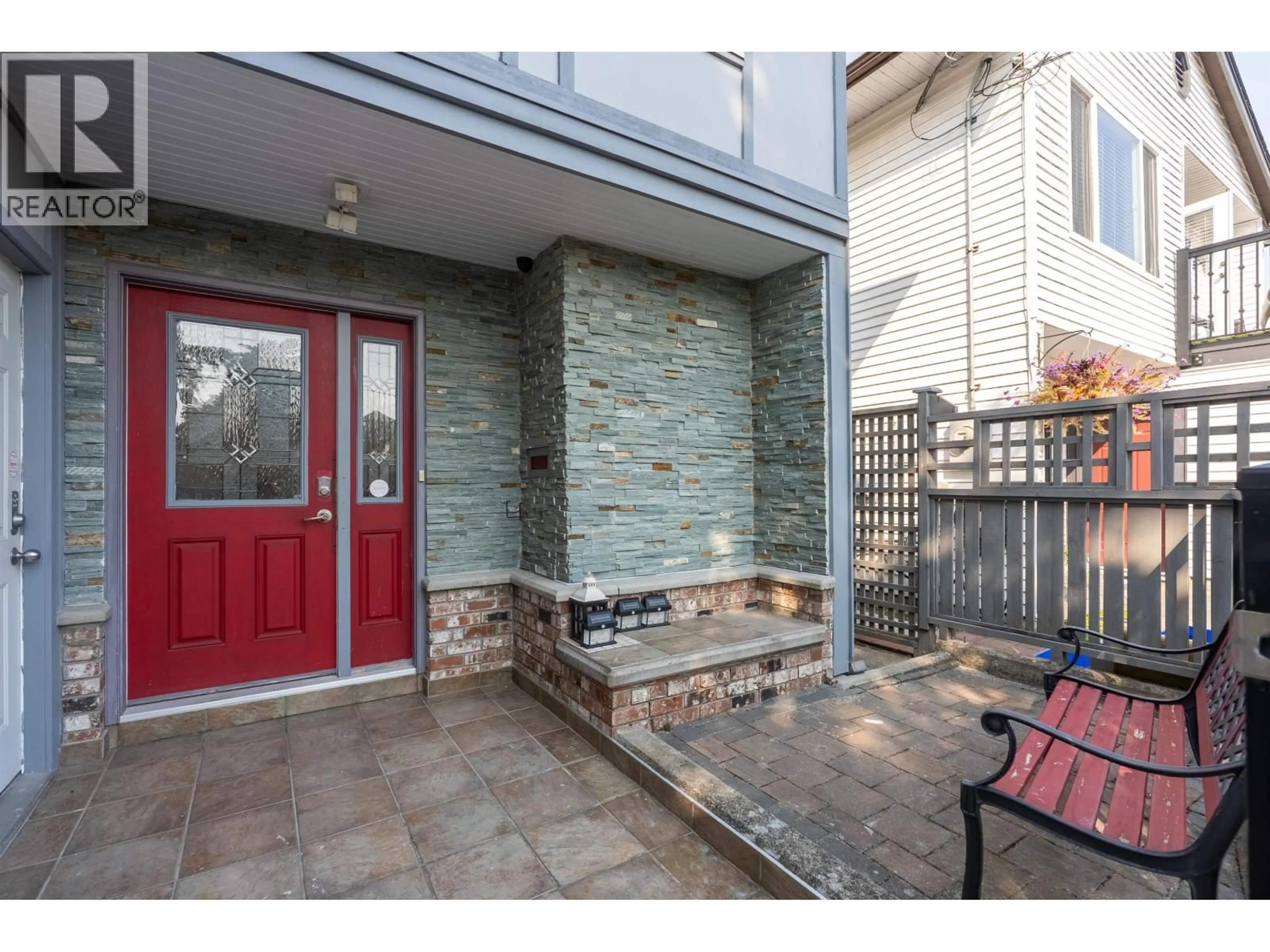 Indoor entryway for 3515 RICHMOND STREET, Richmond British Columbia V7E2W2