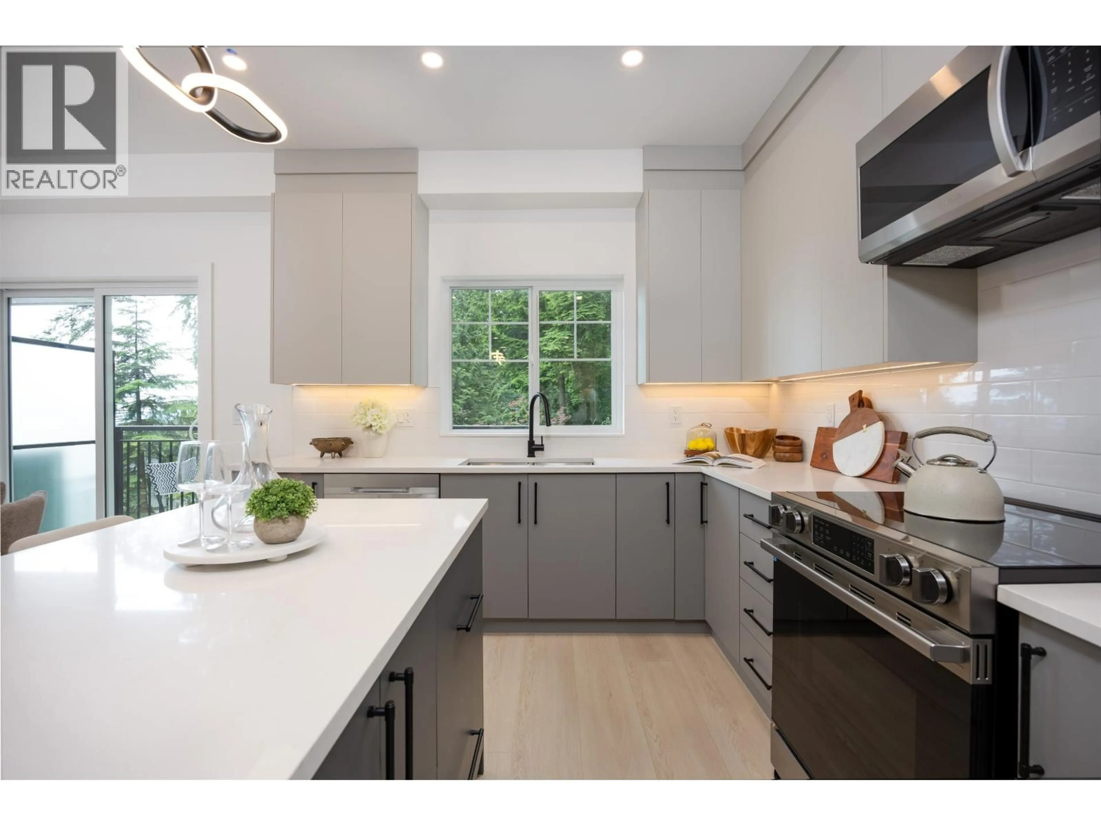 Contemporary kitchen, unknown for 169 - 3507 HALL AVENUE, Coquitlam British Columbia V3E0K2