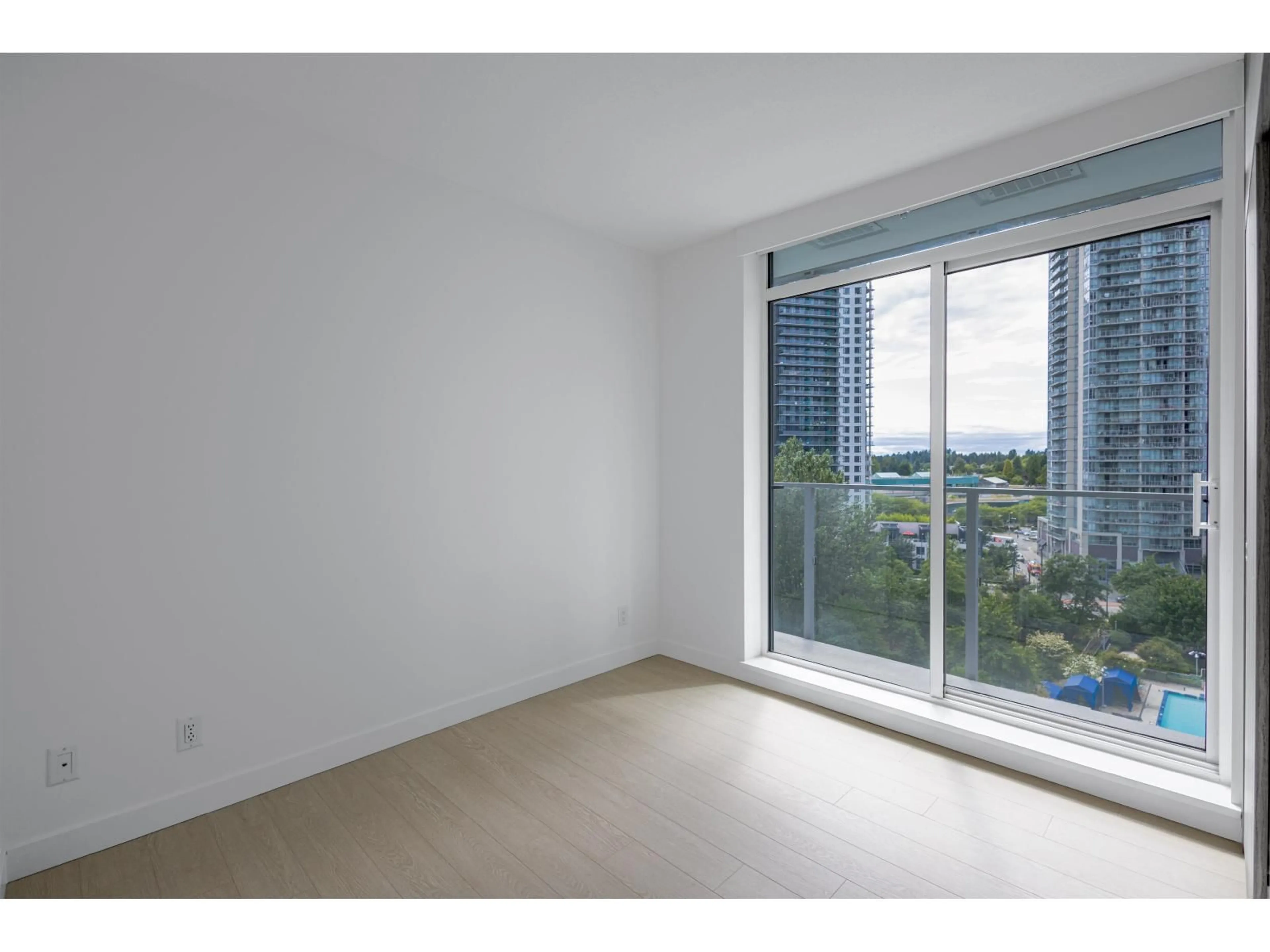 A pic of a room for 909 - 13768 100 AVENUE, Surrey British Columbia V3T0V2