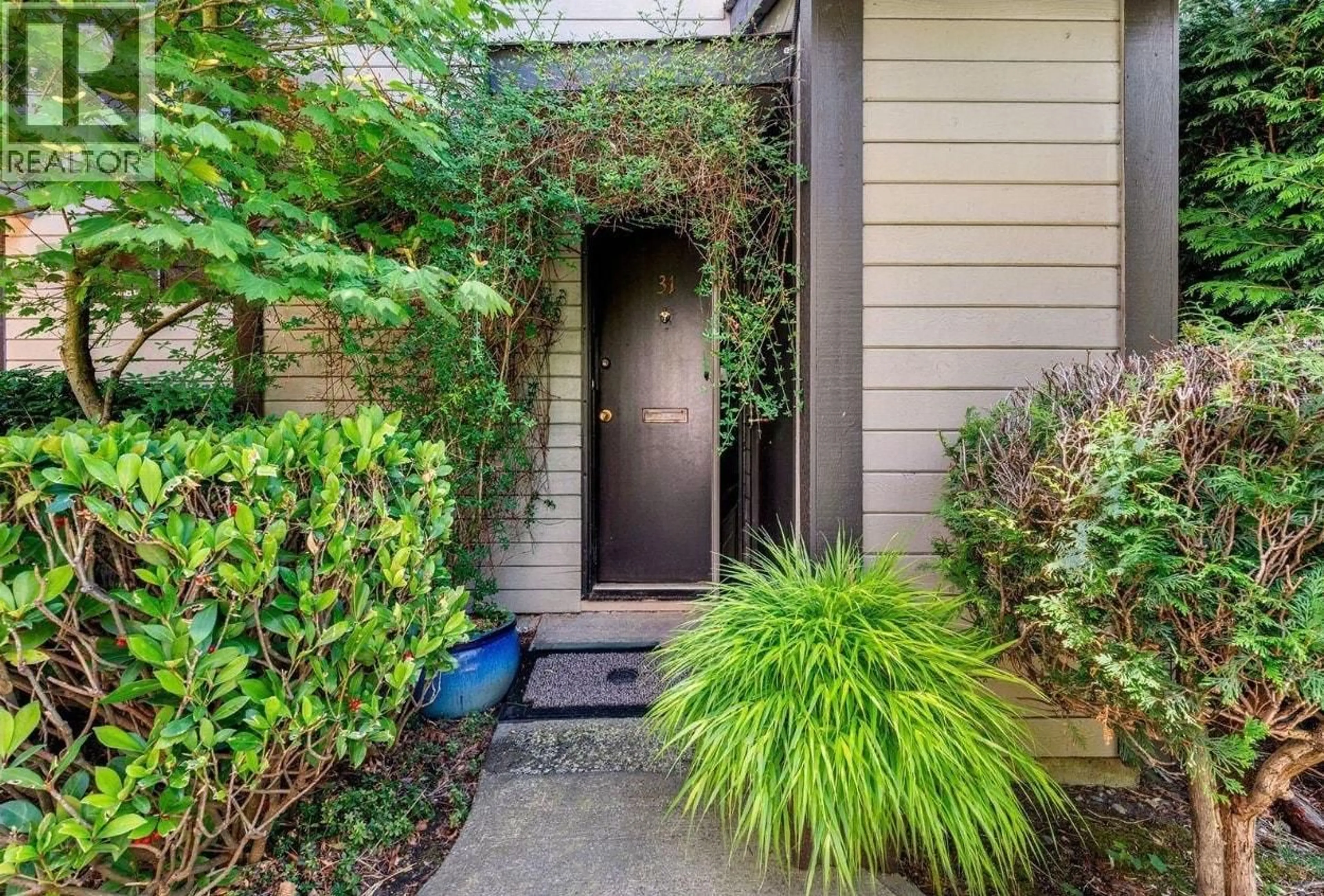 Indoor entryway for 31 - 460 16TH AVENUE, Vancouver British Columbia V5Y1Z3