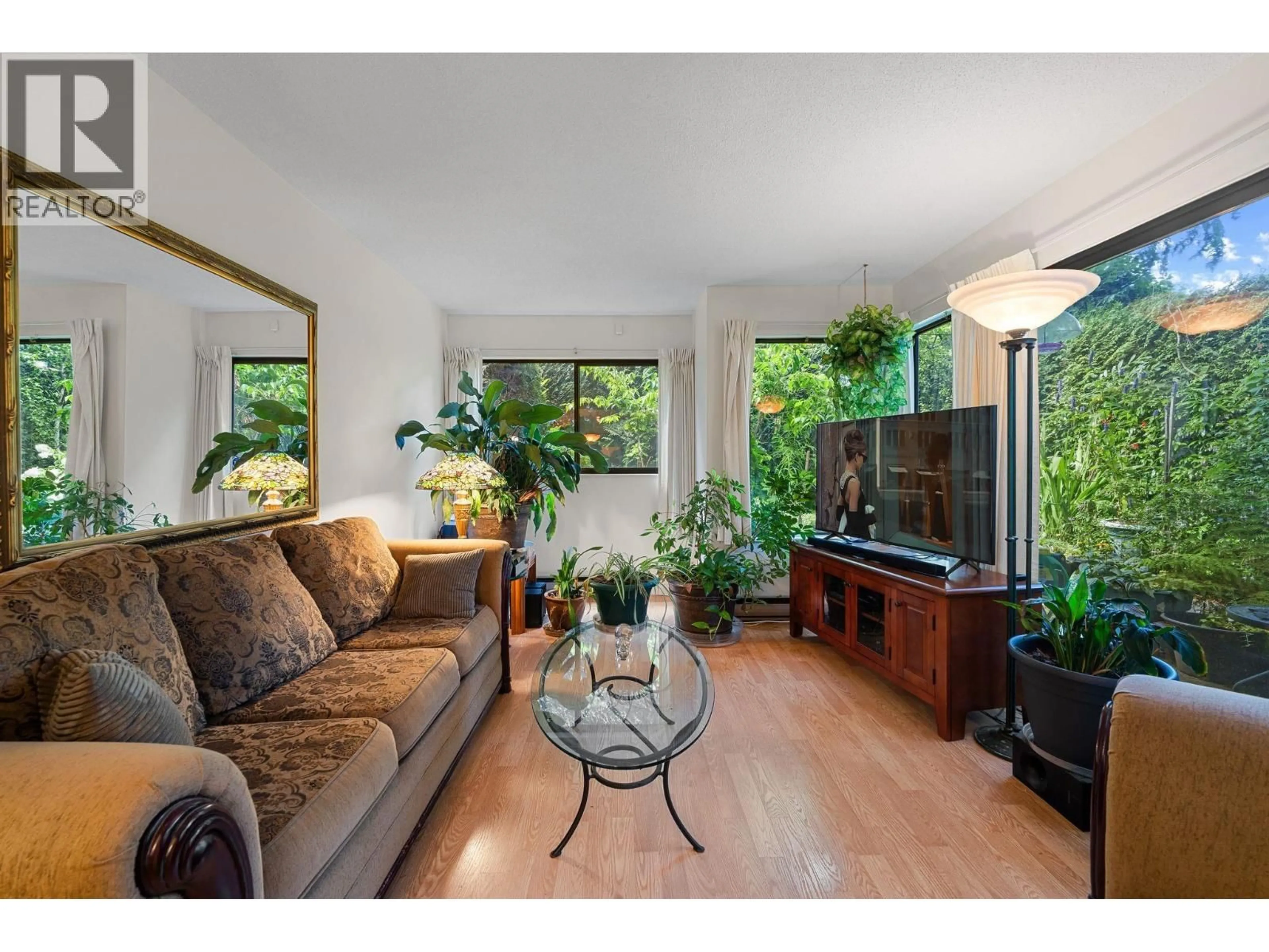 Living room with furniture, unknown for 31 - 460 16TH AVENUE, Vancouver British Columbia V5Y1Z3