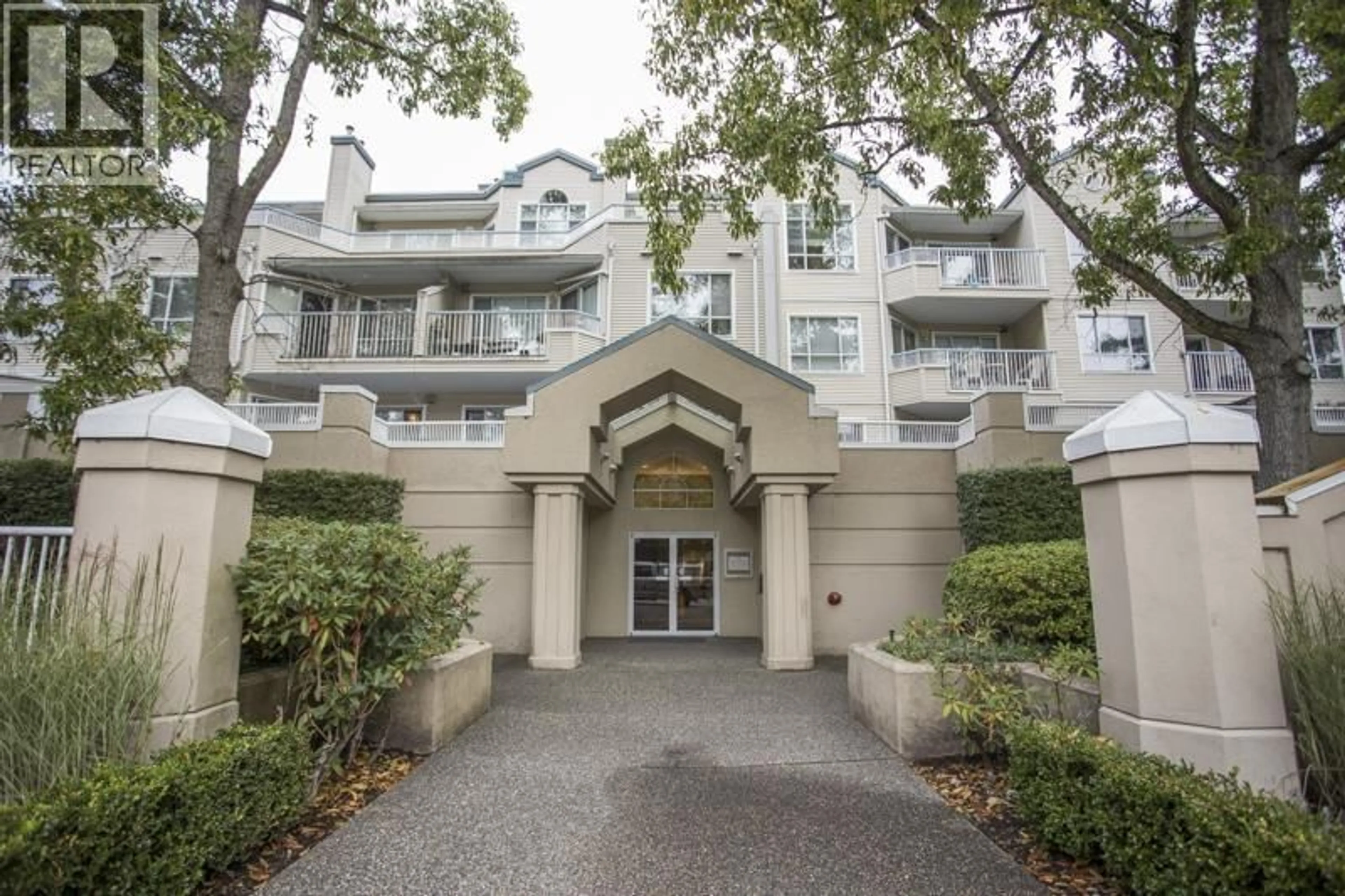 Indoor foyer for 207 - 8535 JONES ROAD, Richmond British Columbia V6Y1L7