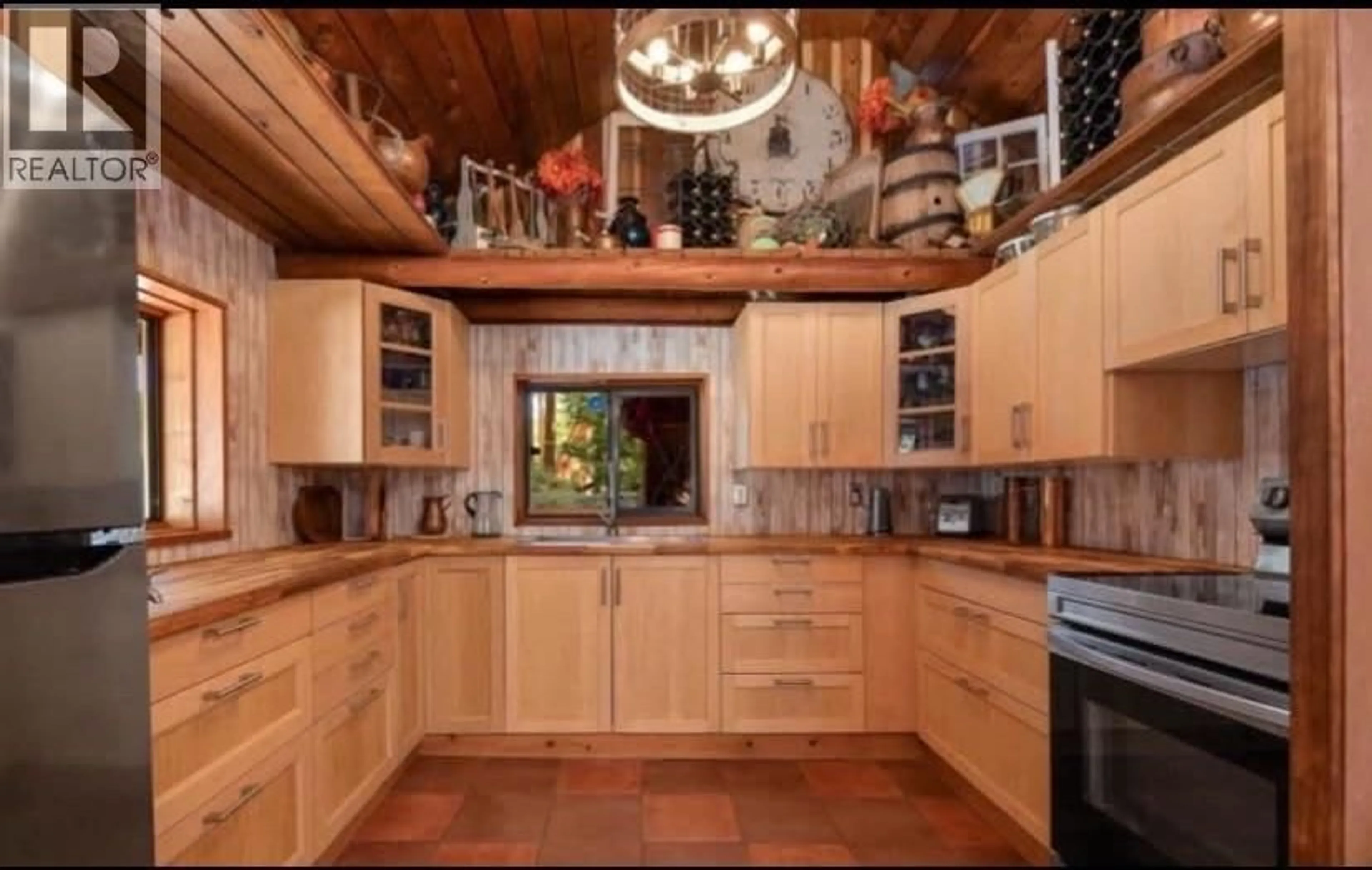 Rustic kitchen, ceramic/tile floor for 604 WAUGH ROAD, Mayne Island British Columbia V0N2J1