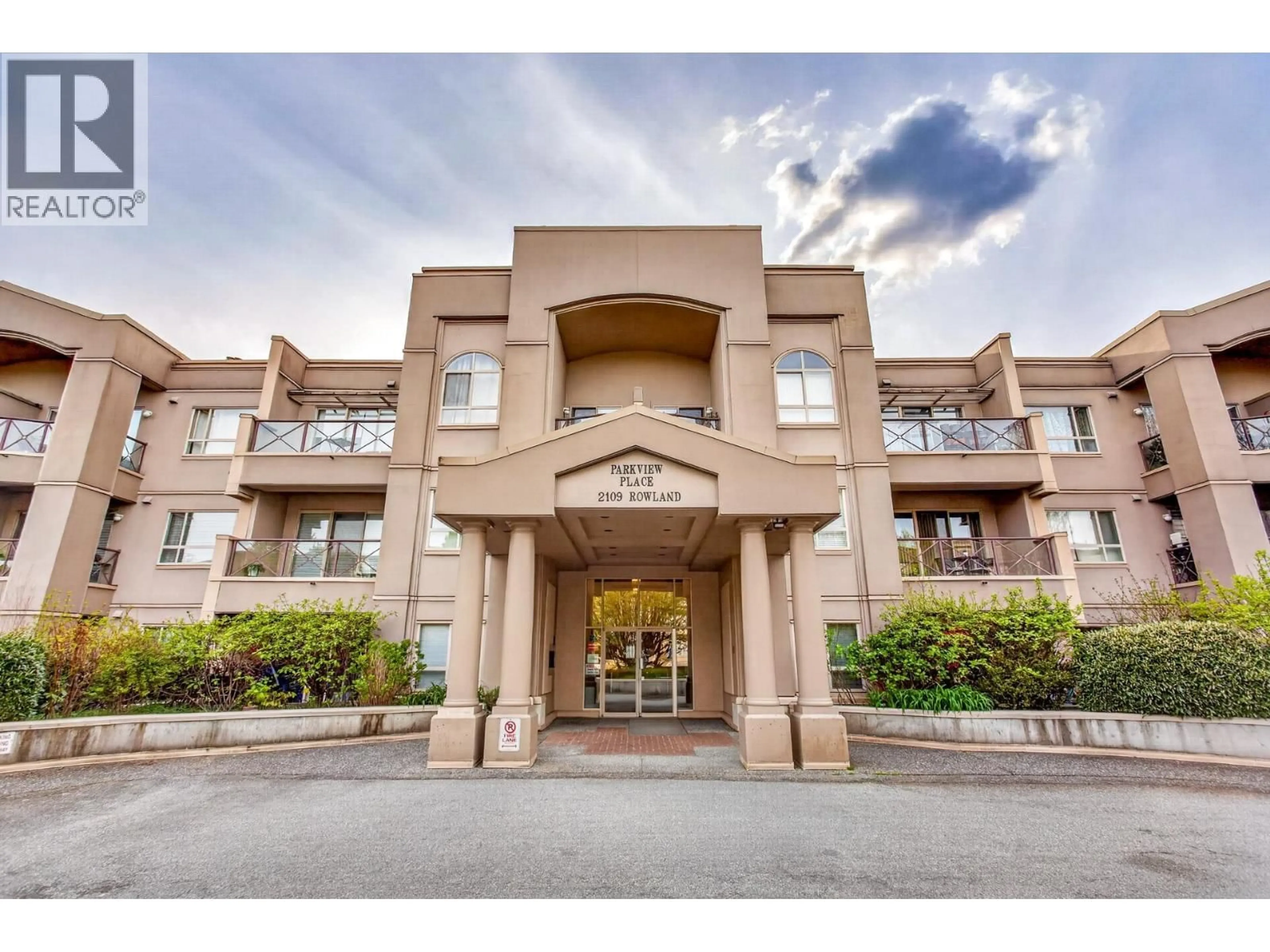 Indoor foyer for 125 - 2109 ROWLAND STREET, Port Coquitlam British Columbia V3C6J4