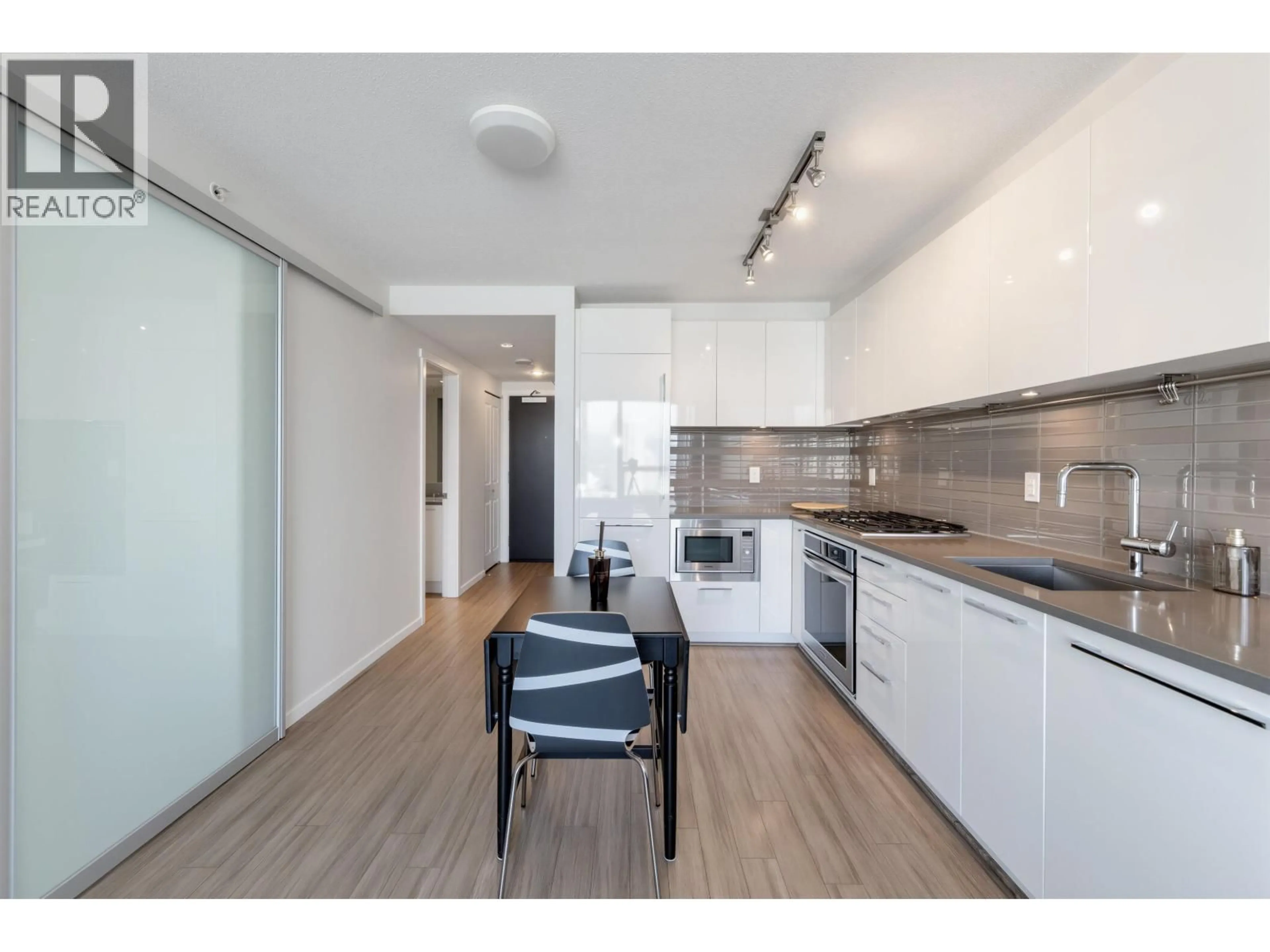 Standard kitchen, wood/laminate floor for 2008 - 6658 DOW AVENUE, Burnaby British Columbia V5H0C7