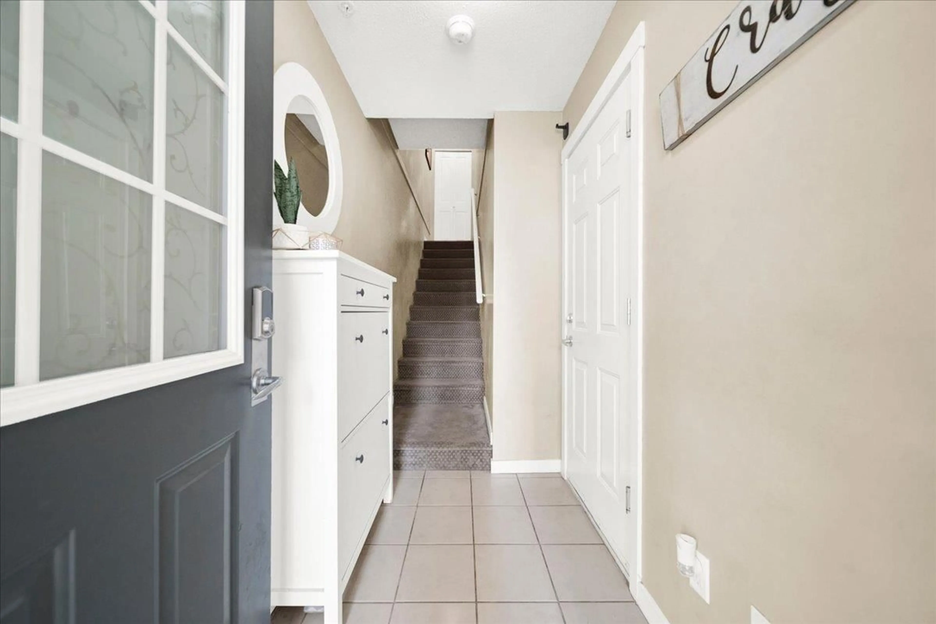 Indoor entryway for 6 - 6651 203 STREET, Langley British Columbia V2Y2Z2
