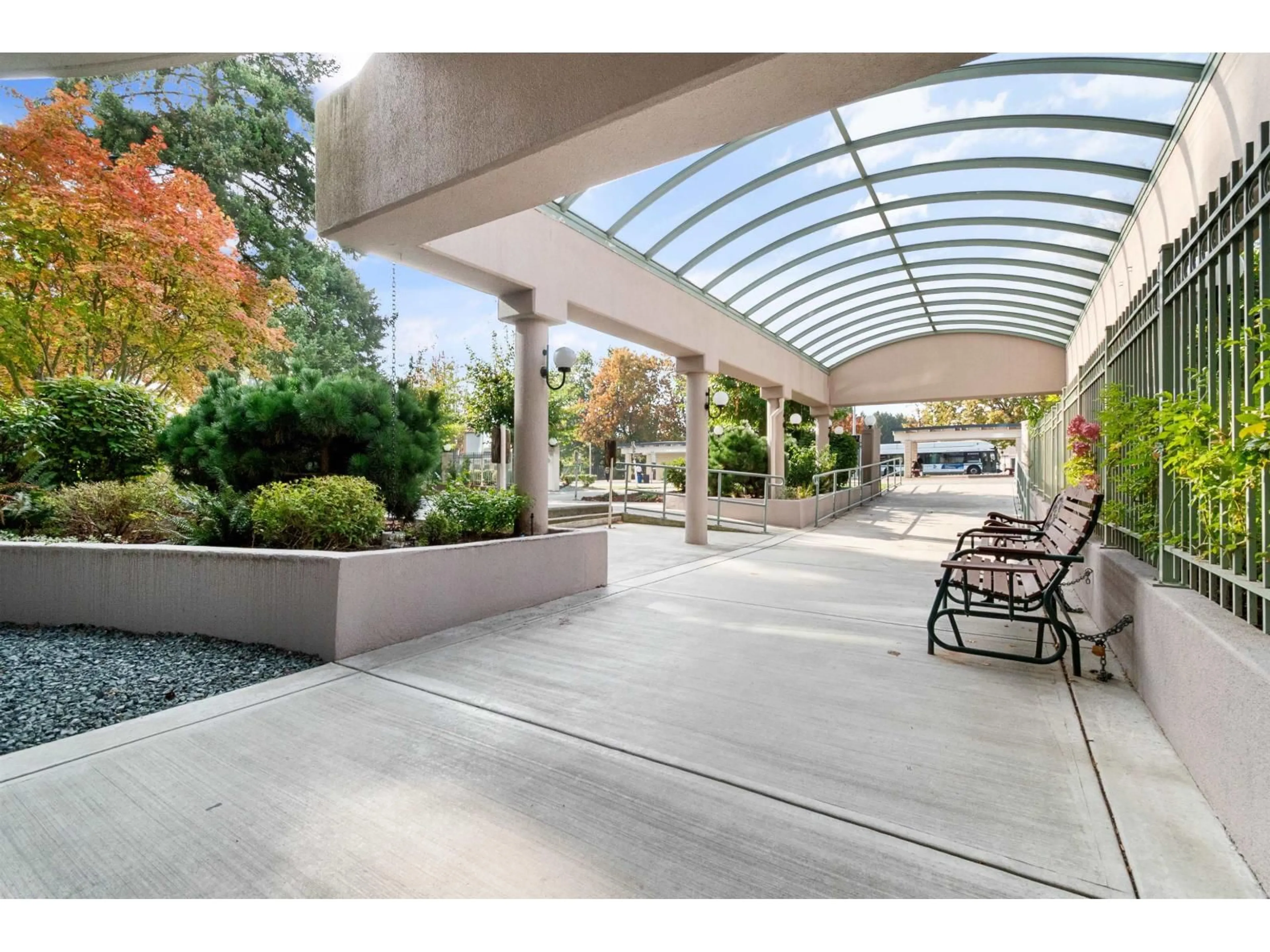 Patio, street for 805 - 33065 MILL LAKE ROAD, Abbotsford British Columbia V2S8E6