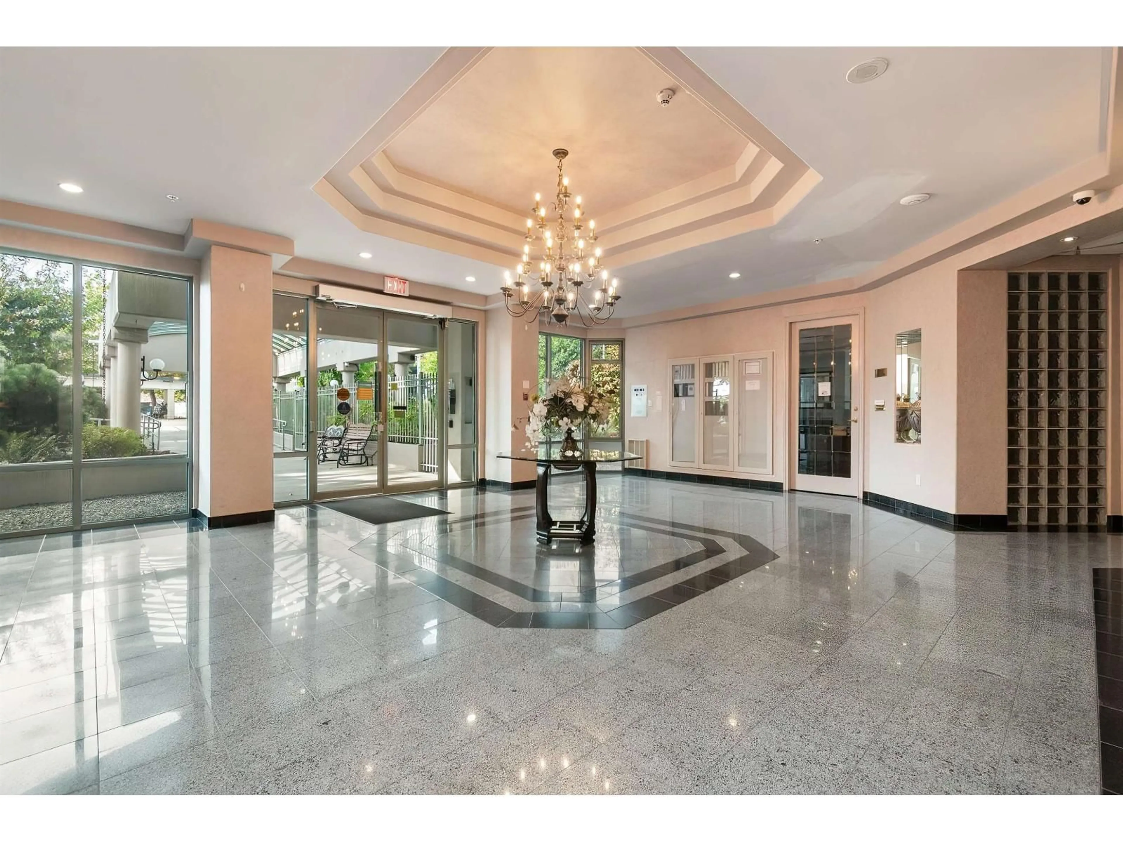 Indoor foyer for 805 - 33065 MILL LAKE ROAD, Abbotsford British Columbia V2S8E6