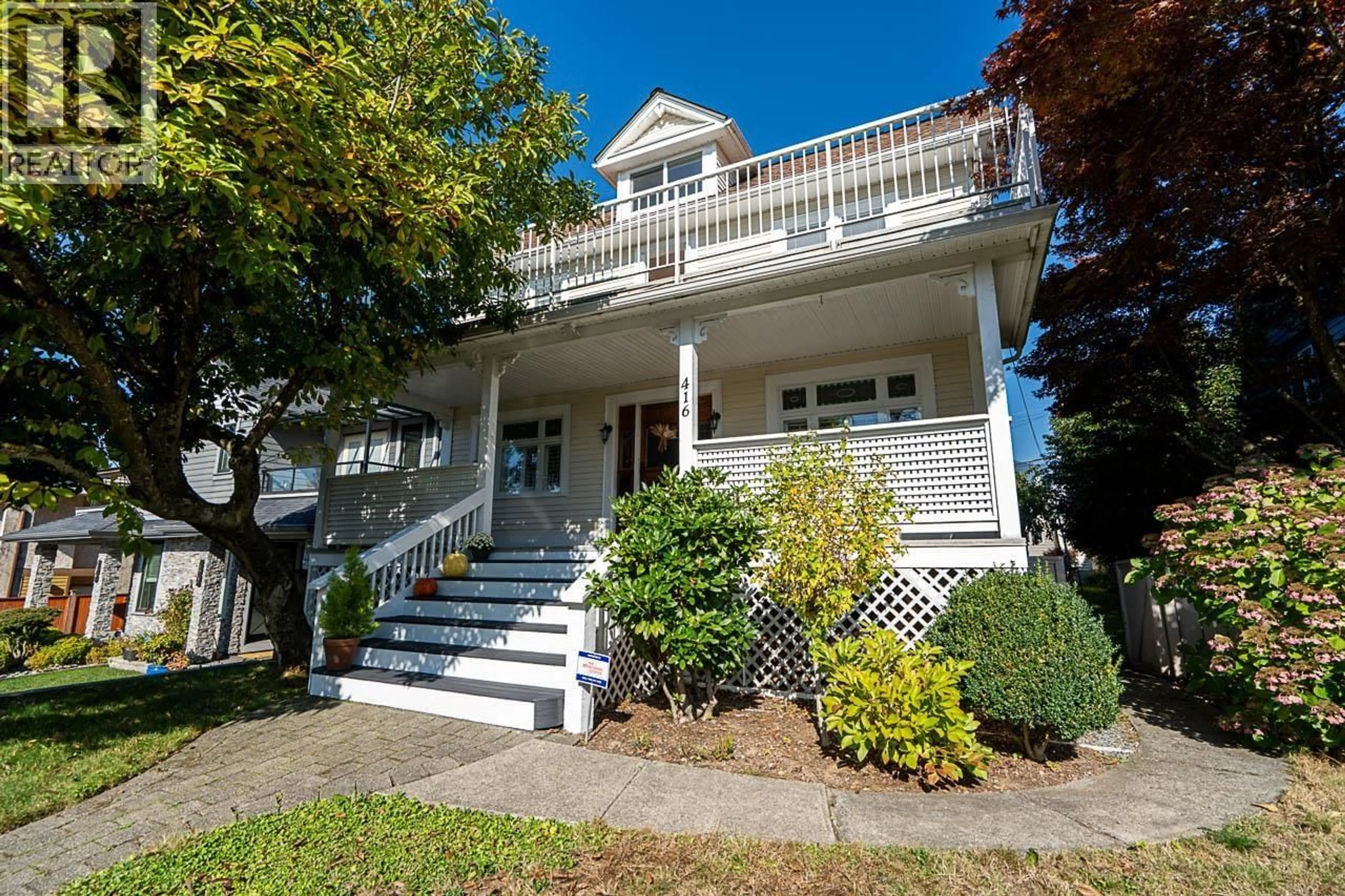 Home with vinyl exterior material, street for 416 6TH STREET, North Vancouver British Columbia V7M1K9