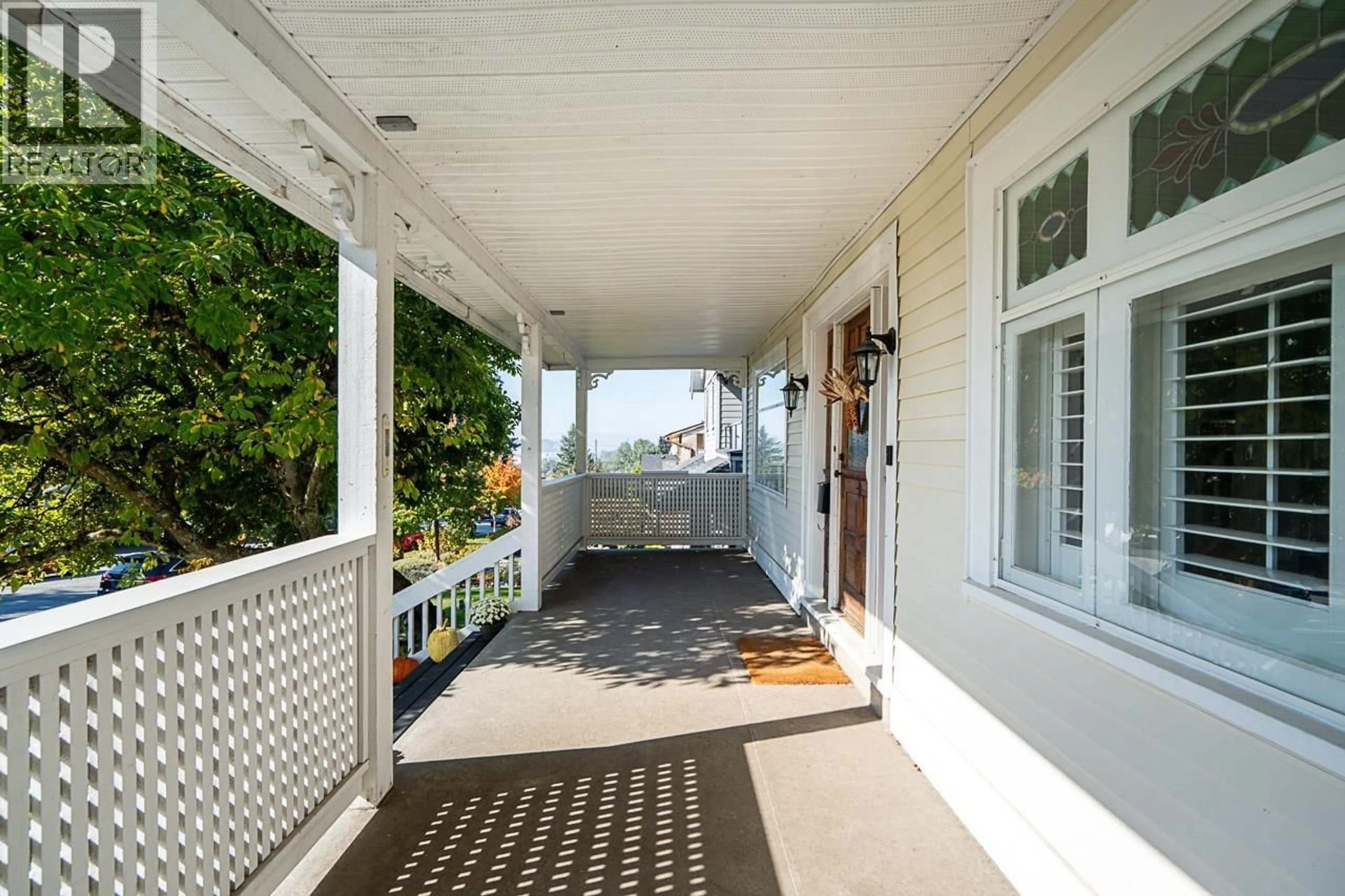 Patio, street for 416 6TH STREET, North Vancouver British Columbia V7M1K9