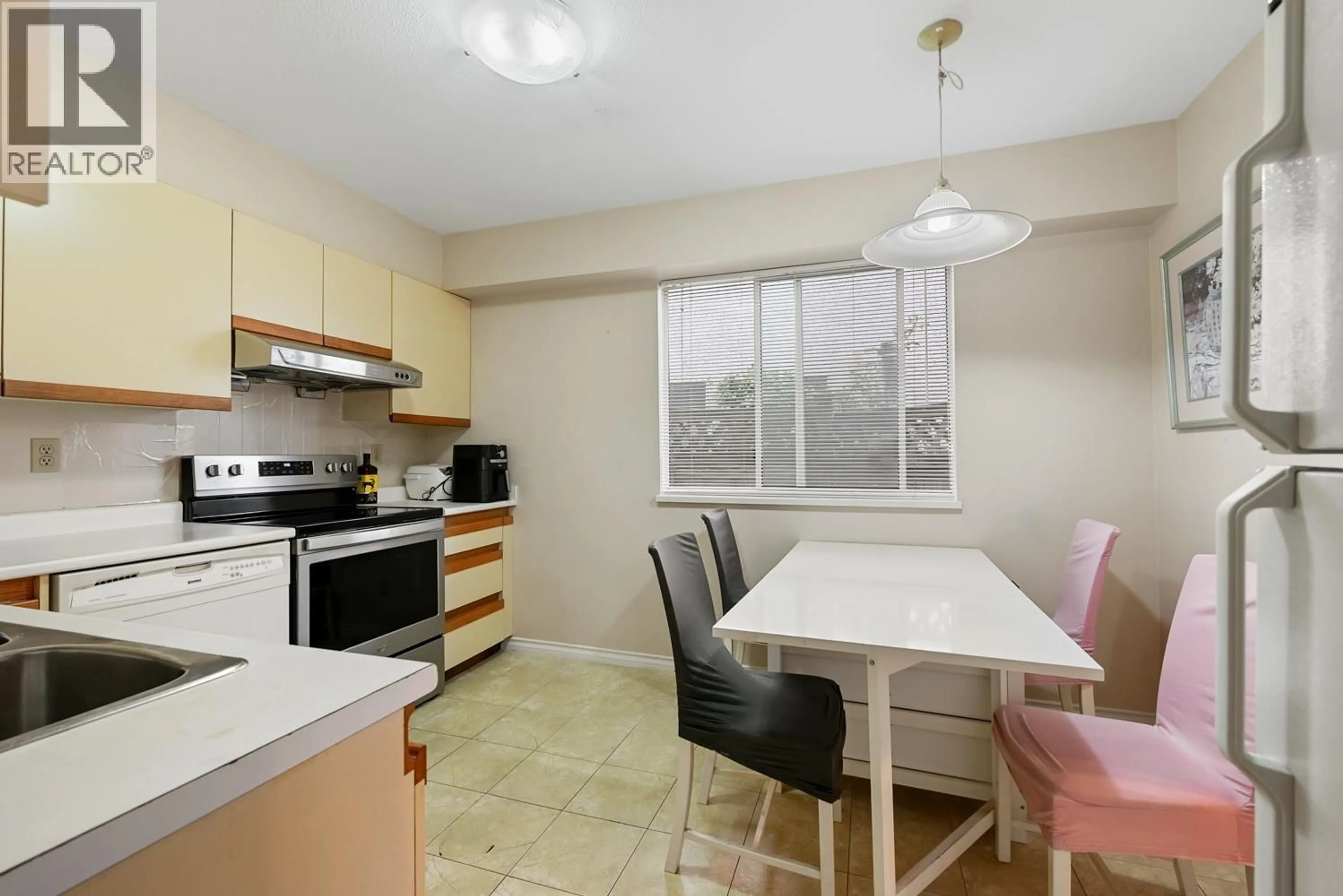 Standard kitchen, unknown for 819 70TH AVENUE, Vancouver British Columbia V6P2X5
