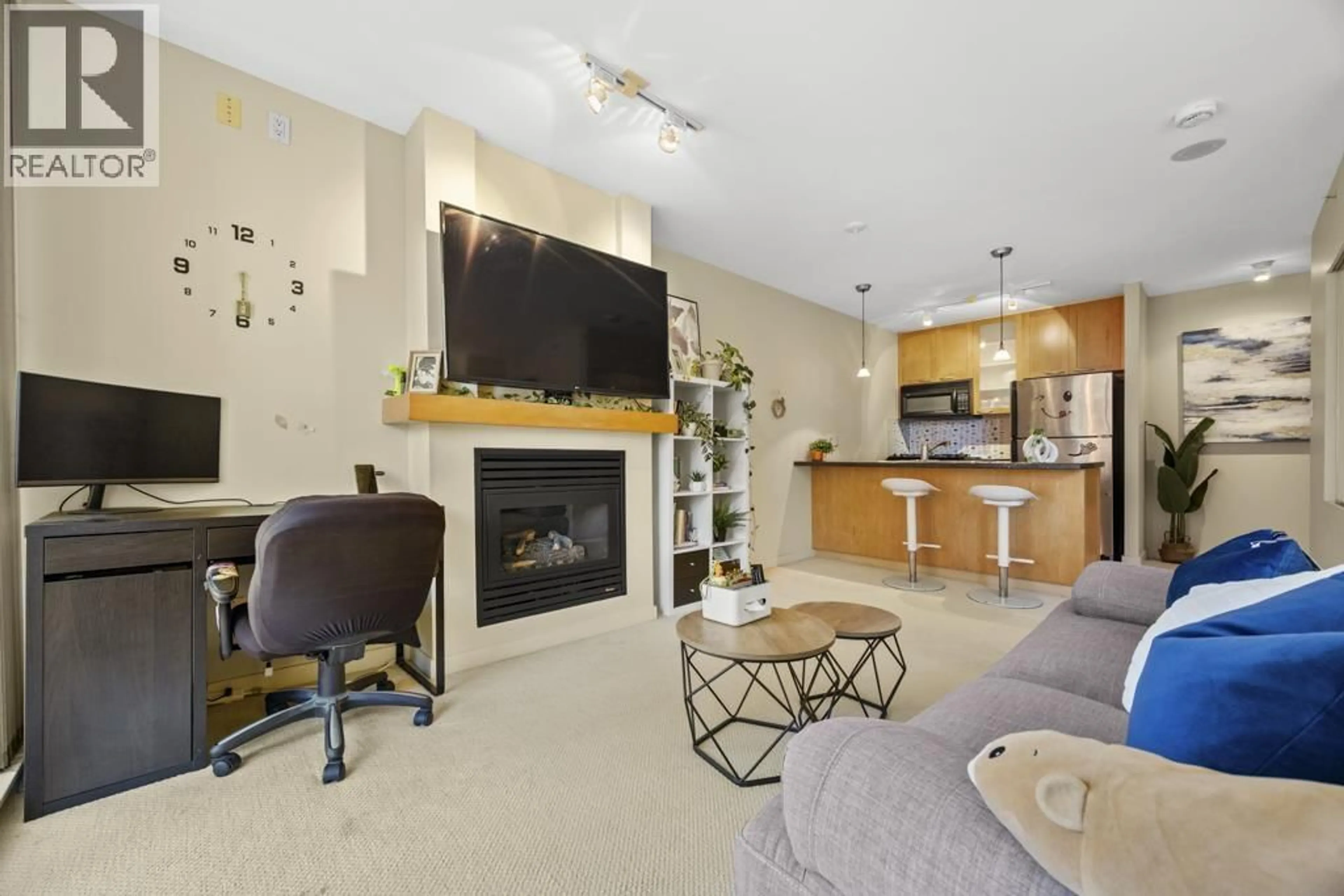 Living room with furniture, unknown for 408 - 989 RICHARDS STREET, Vancouver British Columbia V6B6R6