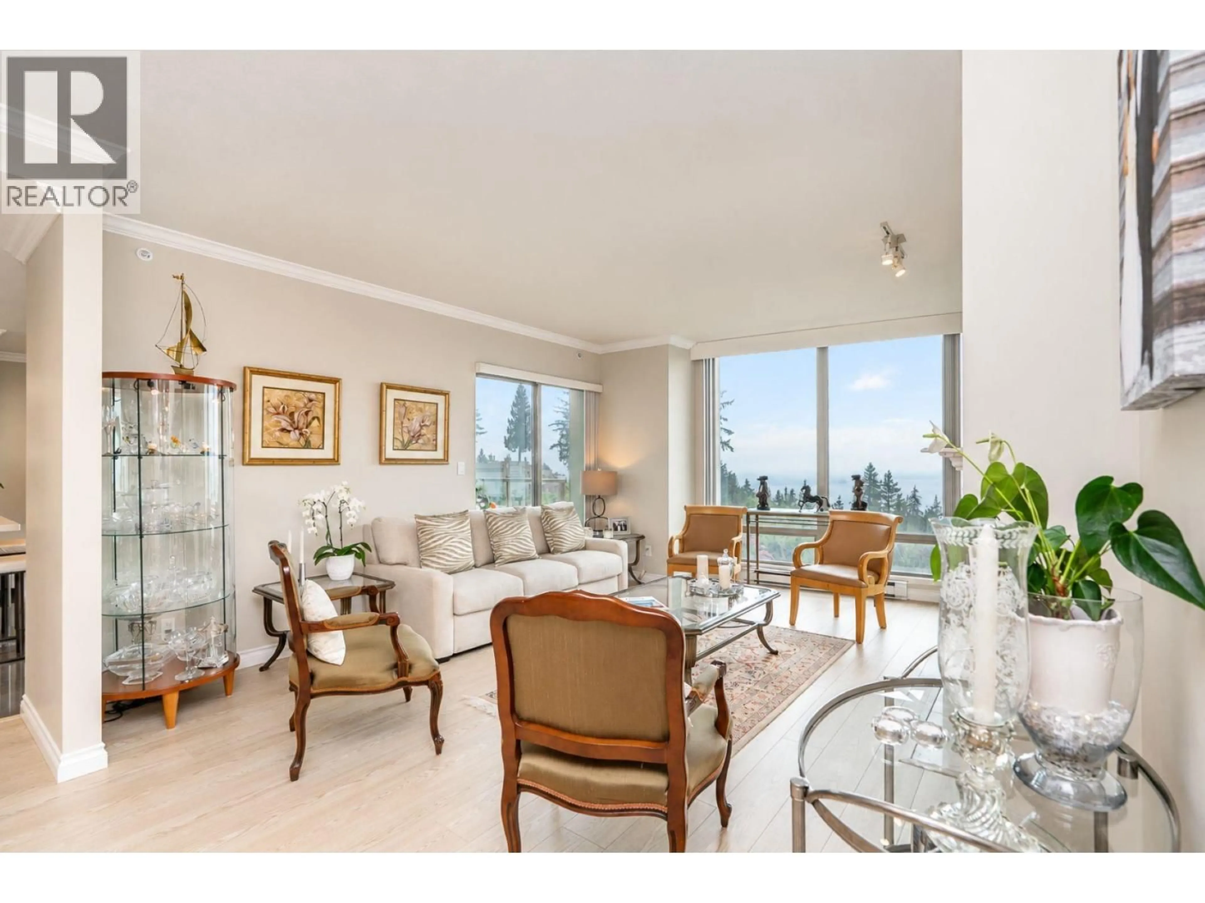 Living room with furniture, unknown for 402 - 3131 DEER RIDGE DRIVE, West Vancouver British Columbia V7S4W1