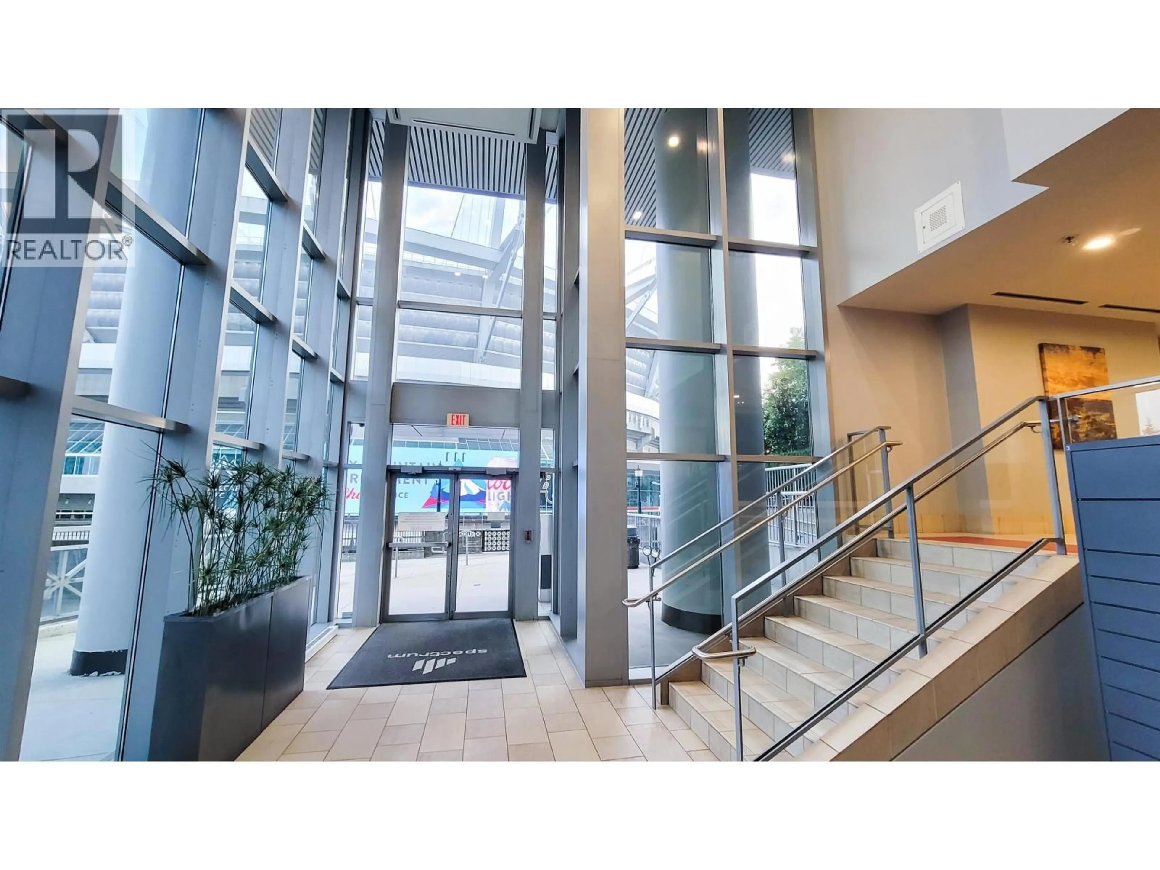 Indoor foyer for 2006 - 111 GEORGIA STREET, Vancouver British Columbia V6B1T8