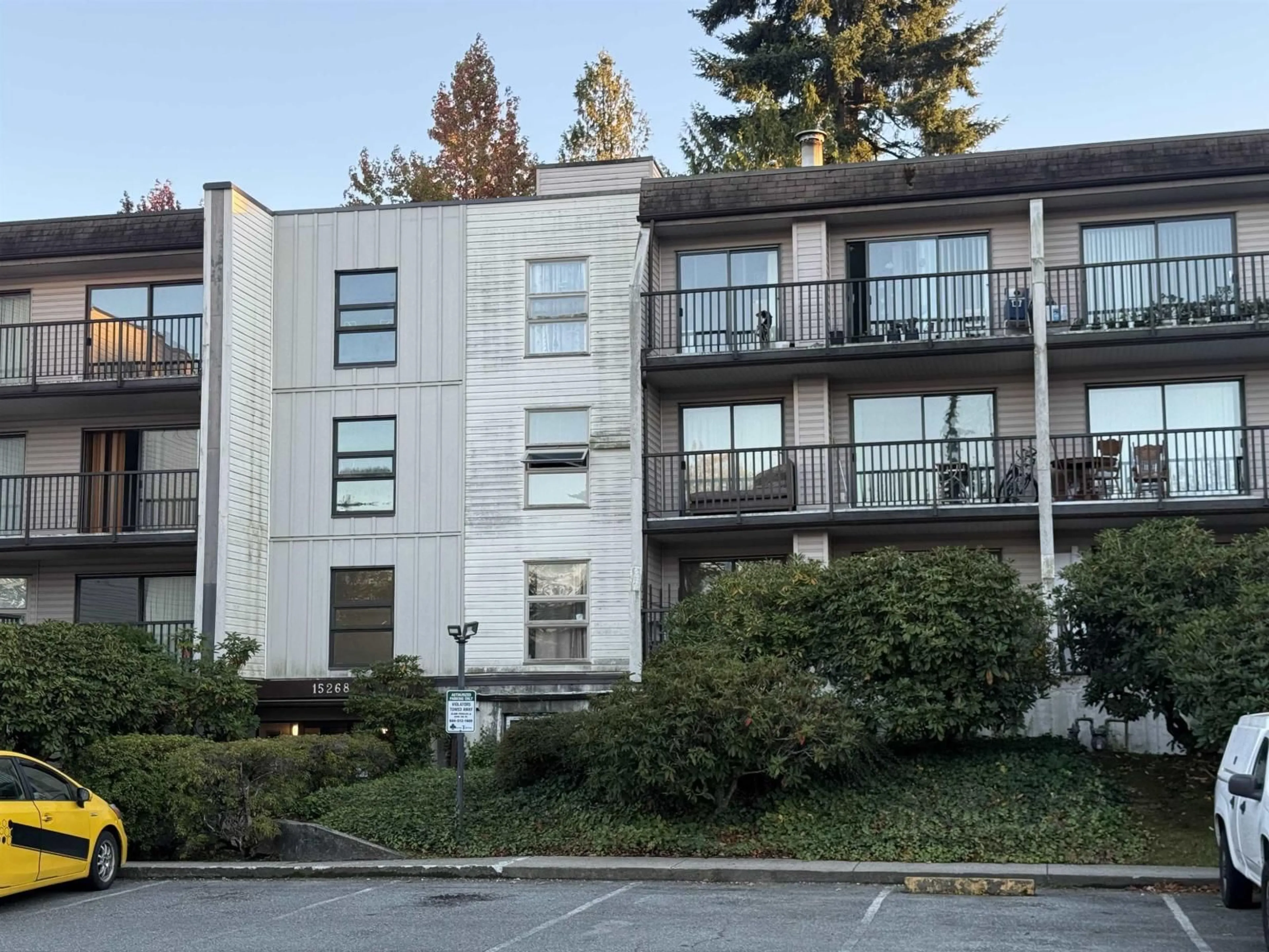 A pic from outside/outdoor area/front of a property/back of a property/a pic from drone, unknown for 317 - 15268 100 AVENUE, Surrey British Columbia V3R7V1