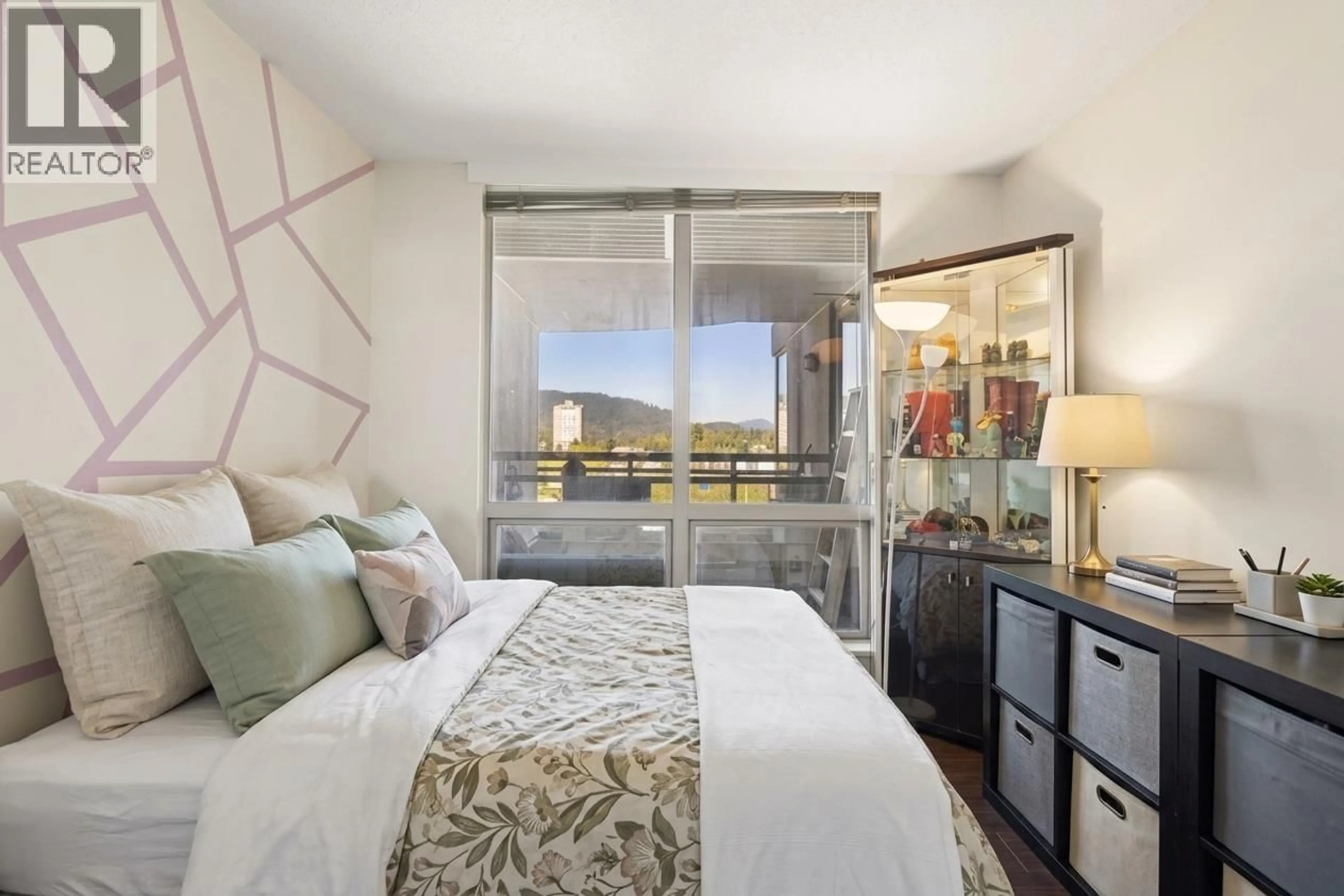 Bedroom with bed, unknown for 1606 - 9633 MANCHESTER DRIVE, Burnaby British Columbia V3N4Y9