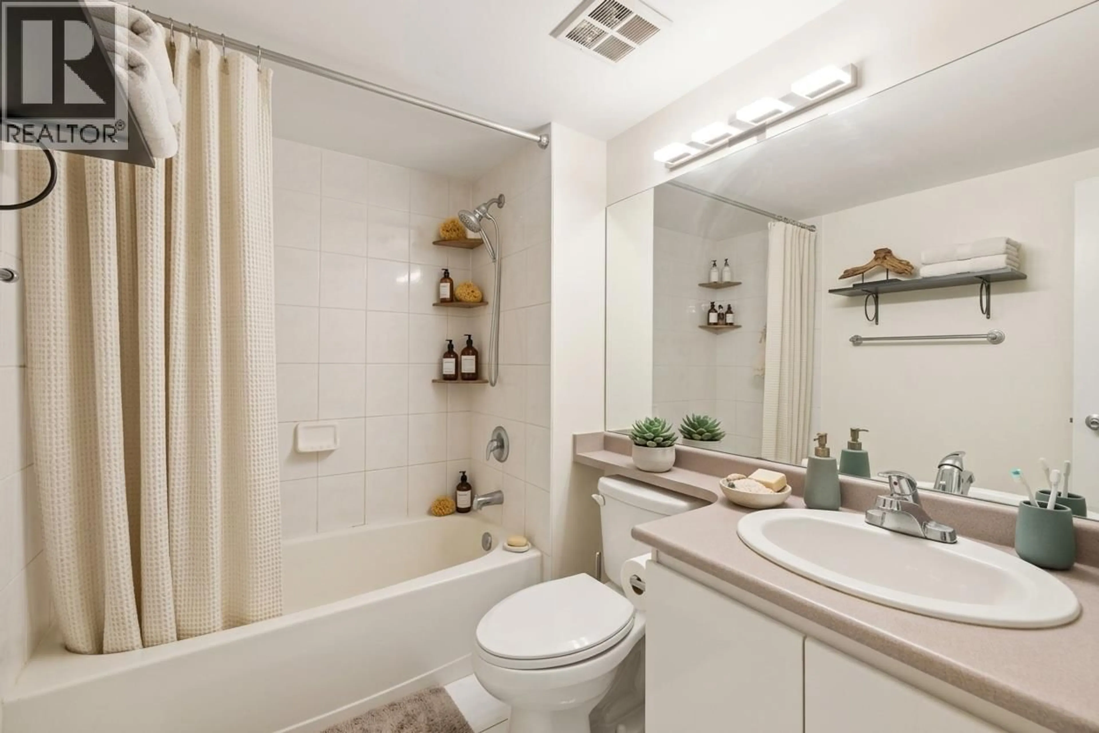 Standard bathroom, ceramic/tile floor for 1606 - 9633 MANCHESTER DRIVE, Burnaby British Columbia V3N4Y9