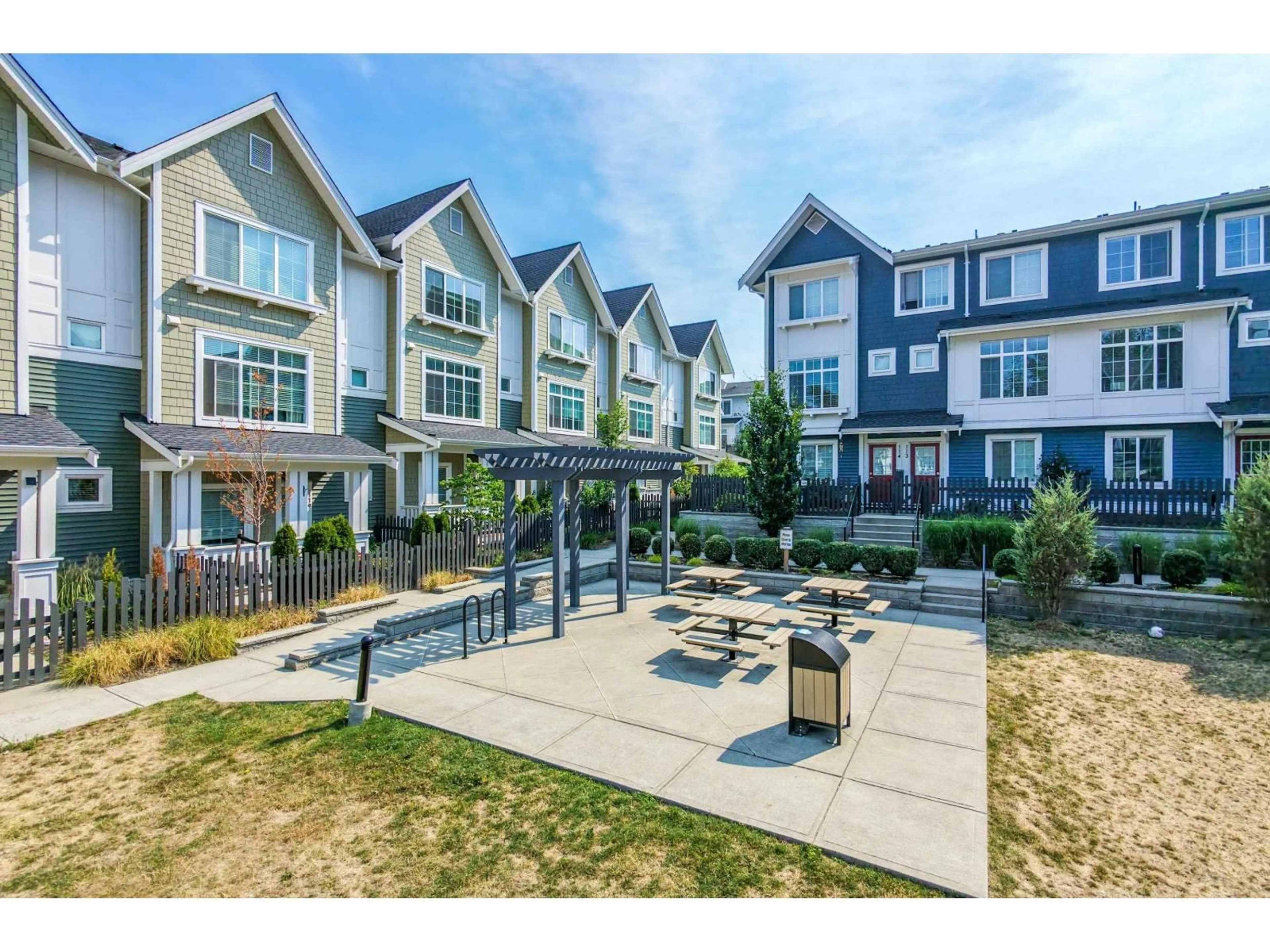Patio, mountain view for 122 - 20180 84 AVENUE, Langley British Columbia V2Y3N5