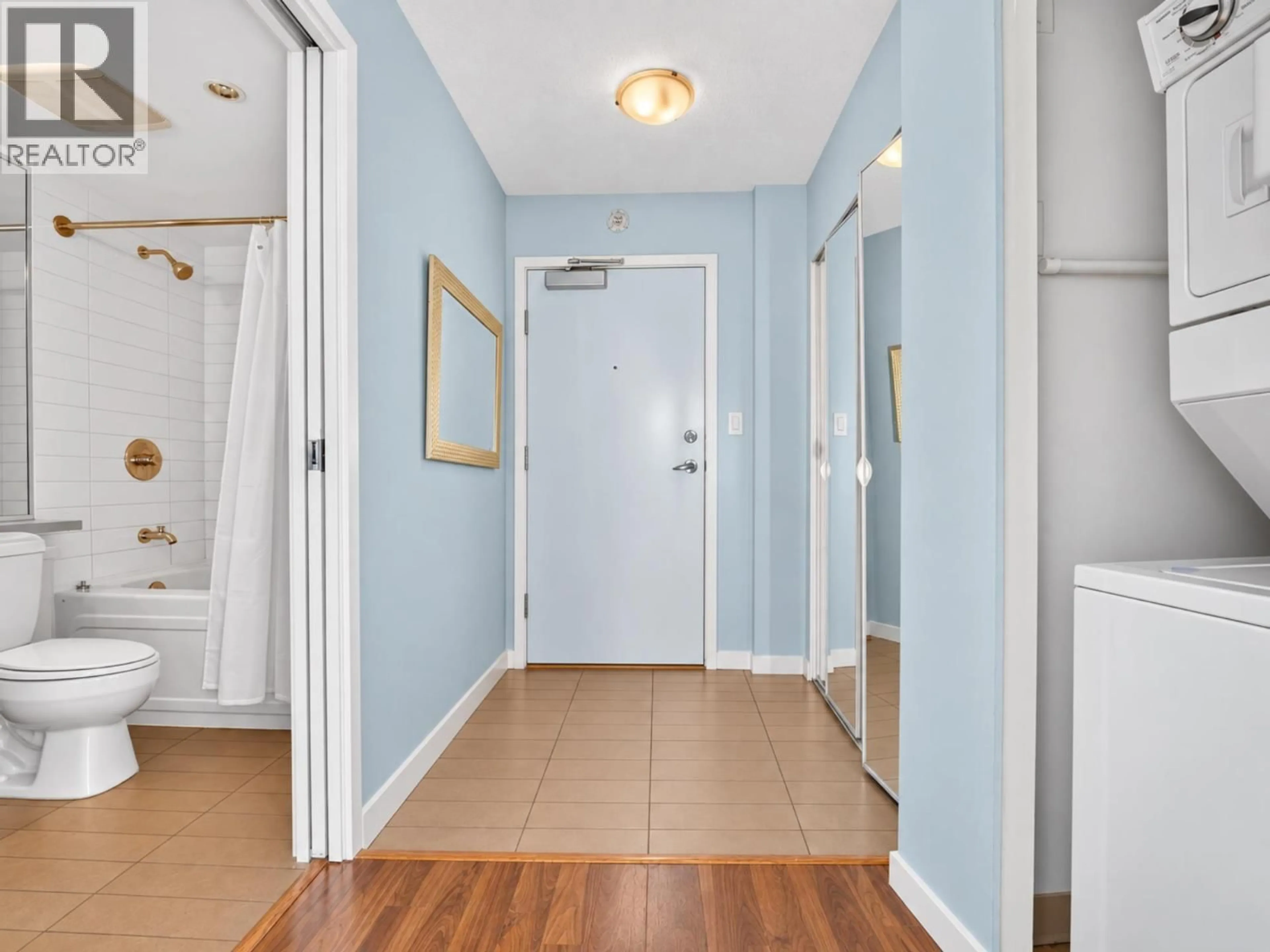 Indoor entryway for 2508 - 233 ROBSON STREET, Vancouver British Columbia V6B0E8