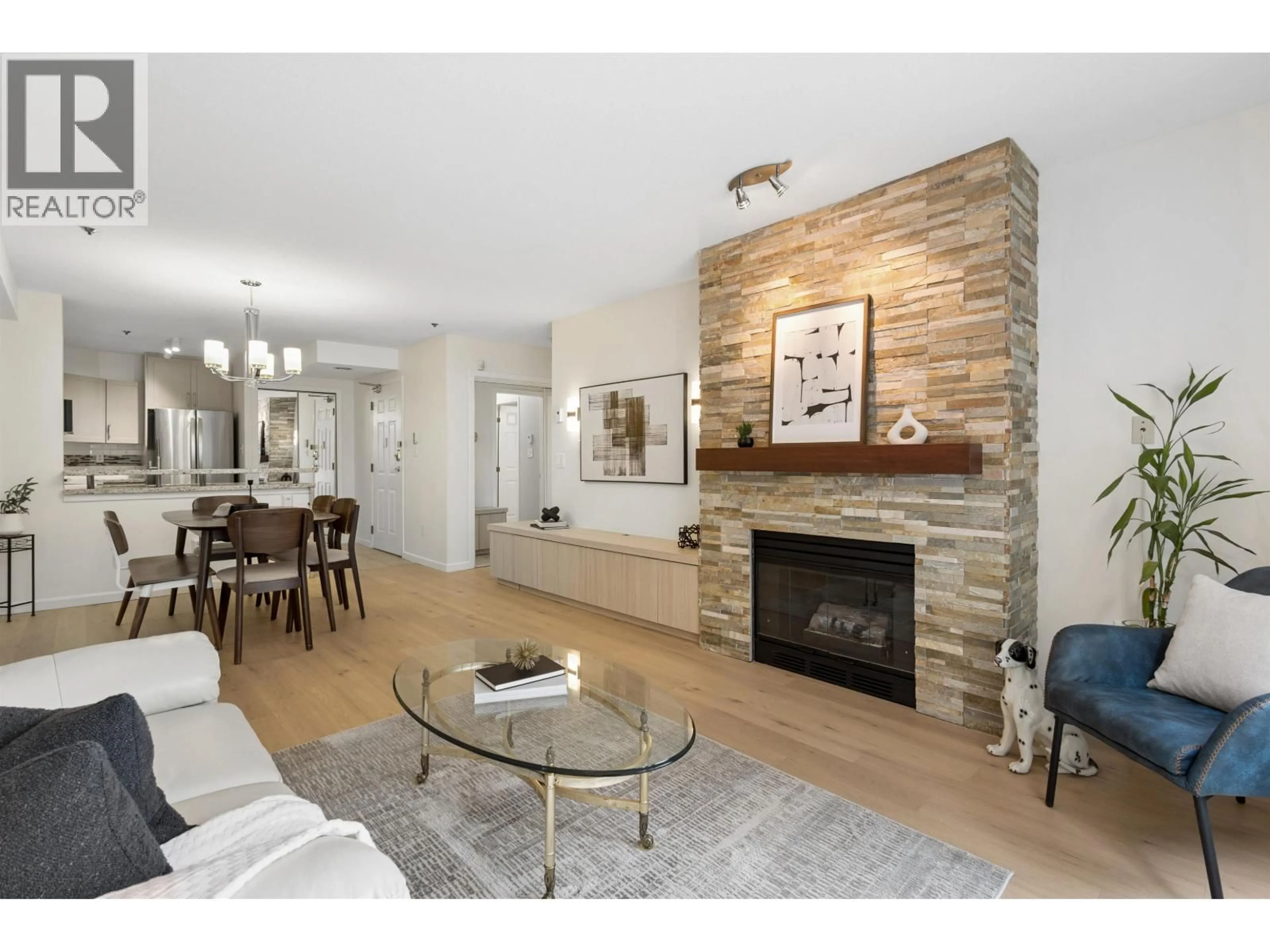 Living room with furniture, unknown for 305 - 980 21ST AVENUE, Vancouver British Columbia V5Z1Z1
