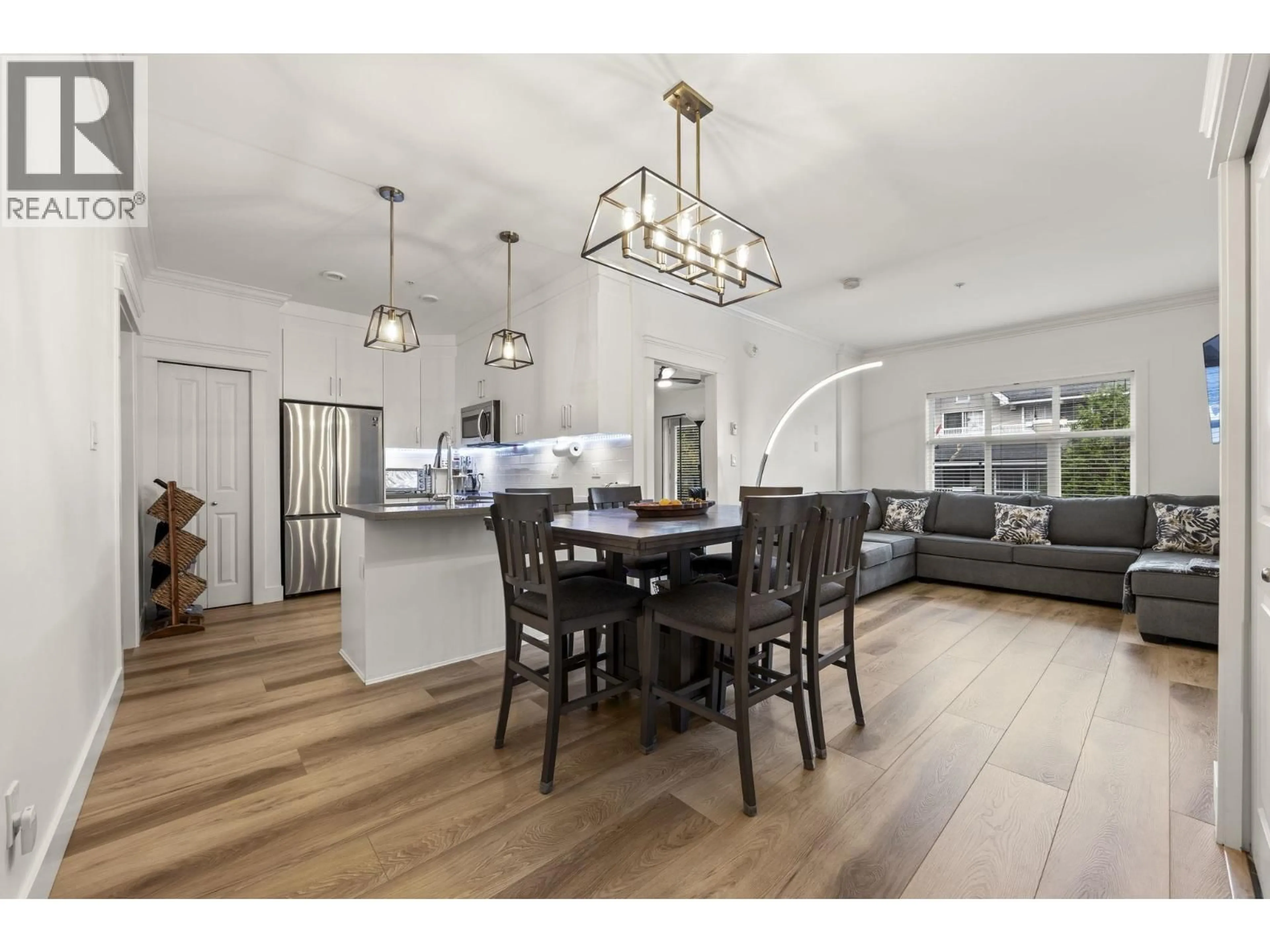 Open concept kitchen, wood/laminate floor for 304 - 2389 HAWTHORNE AVENUE, Port Coquitlam British Columbia V3C0T2