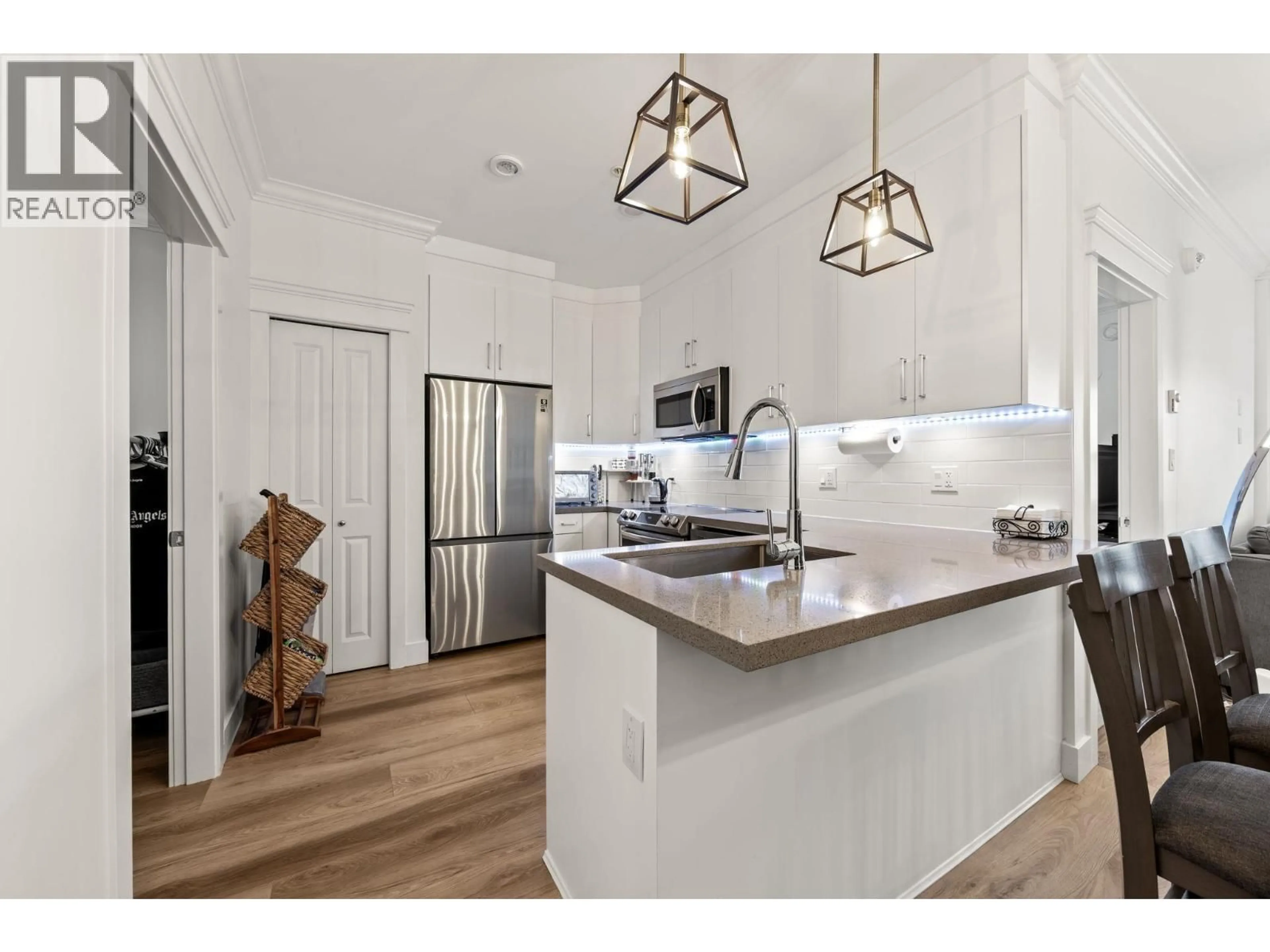 Open concept kitchen, unknown for 304 - 2389 HAWTHORNE AVENUE, Port Coquitlam British Columbia V3C0T2