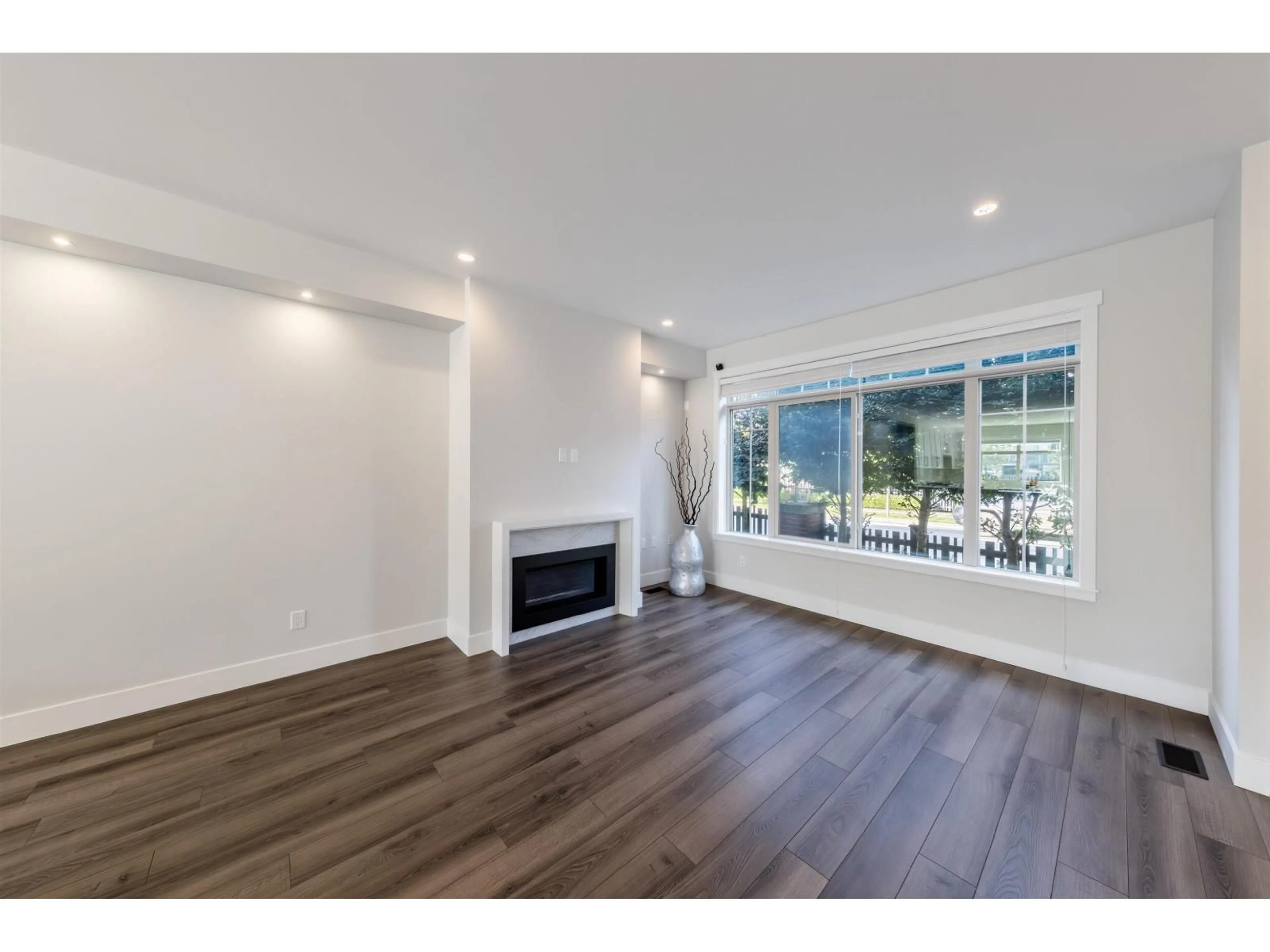 A pic of a room for 16476 24A AVENUE, Surrey British Columbia V3Z0V8