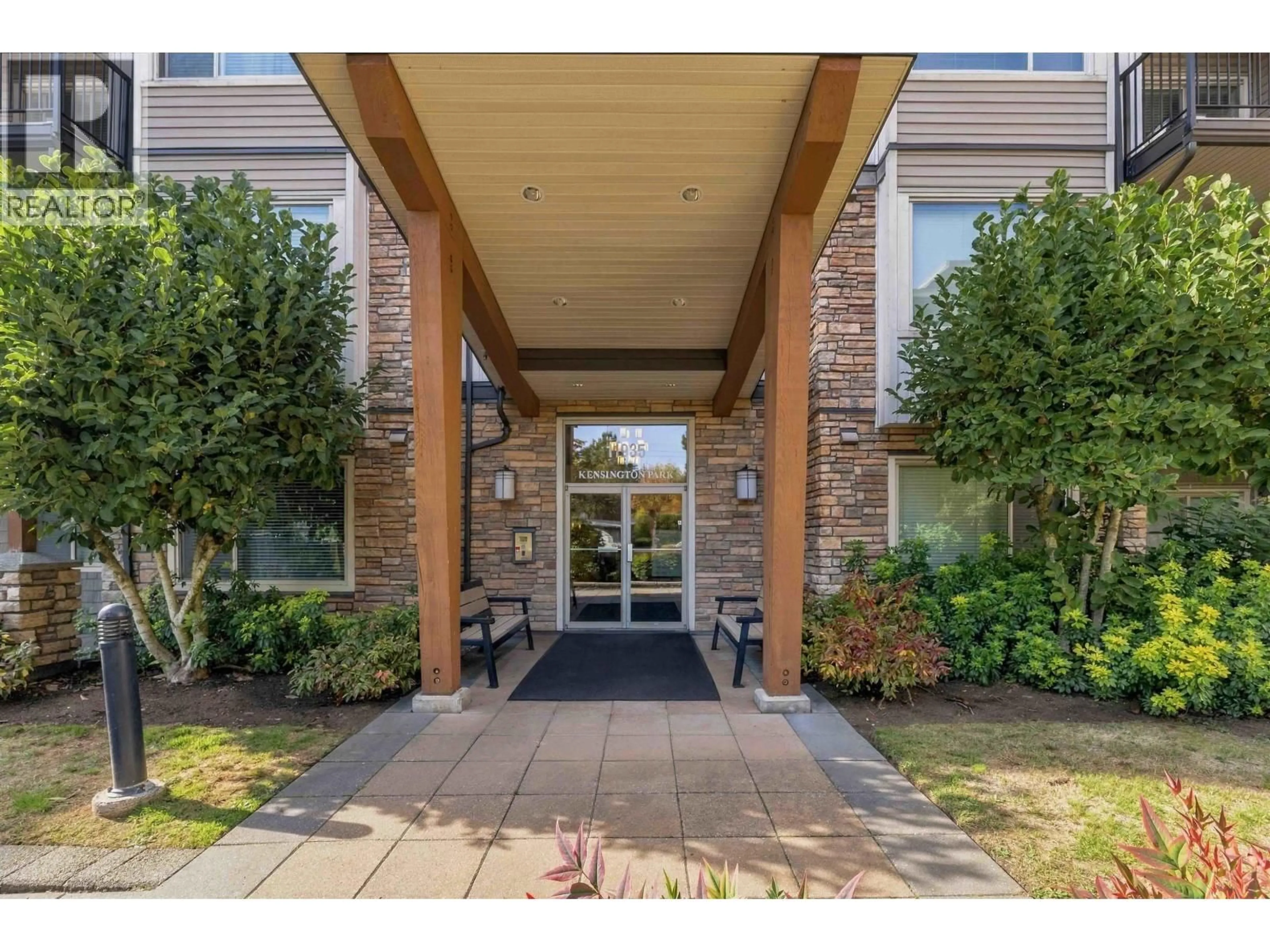Indoor foyer for 216 - 11935 BURNETT STREET, Maple Ridge British Columbia V2X9A9