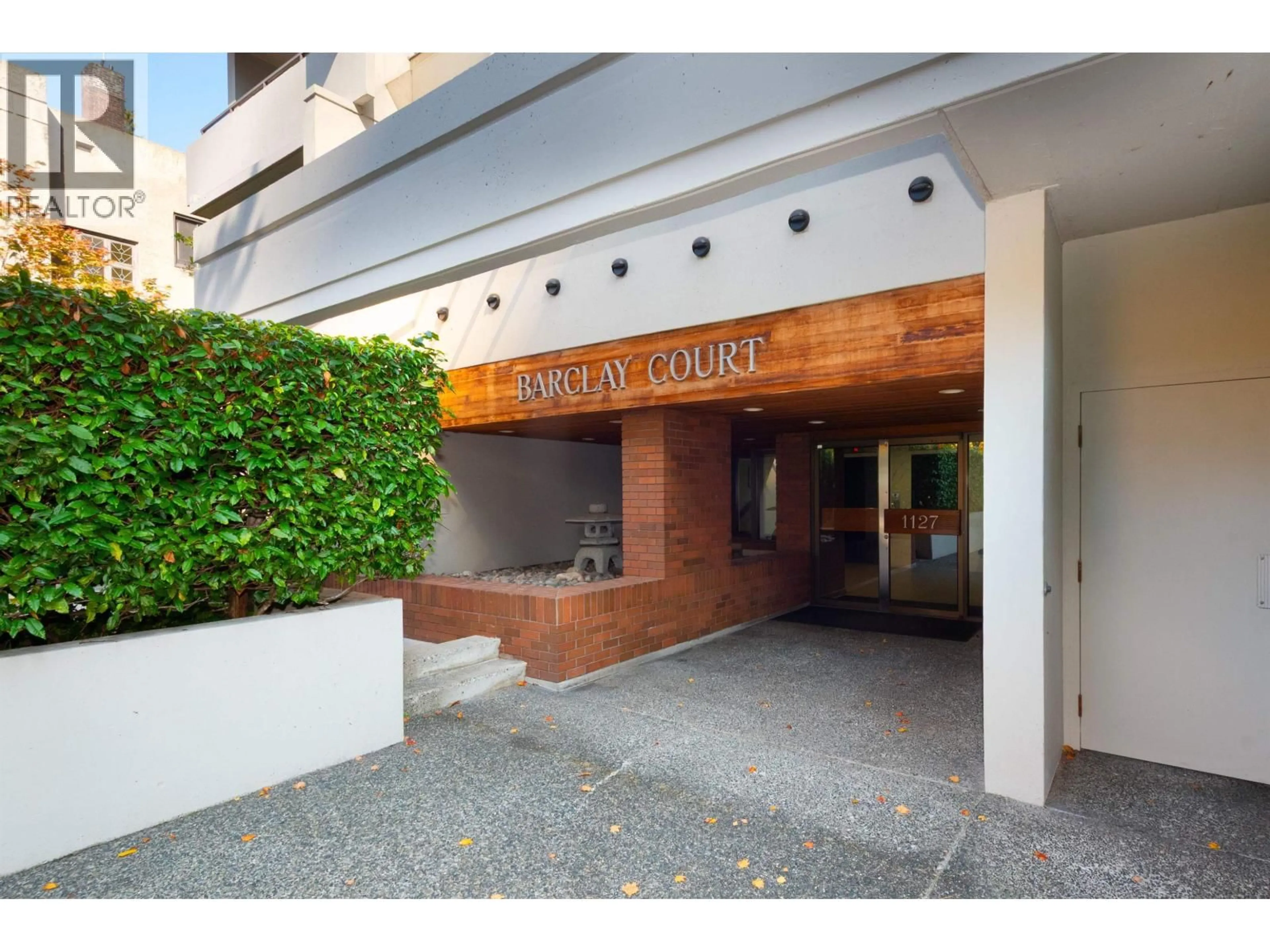 Indoor foyer for 201 - 1127 BARCLAY STREET, Vancouver British Columbia V6E4C6