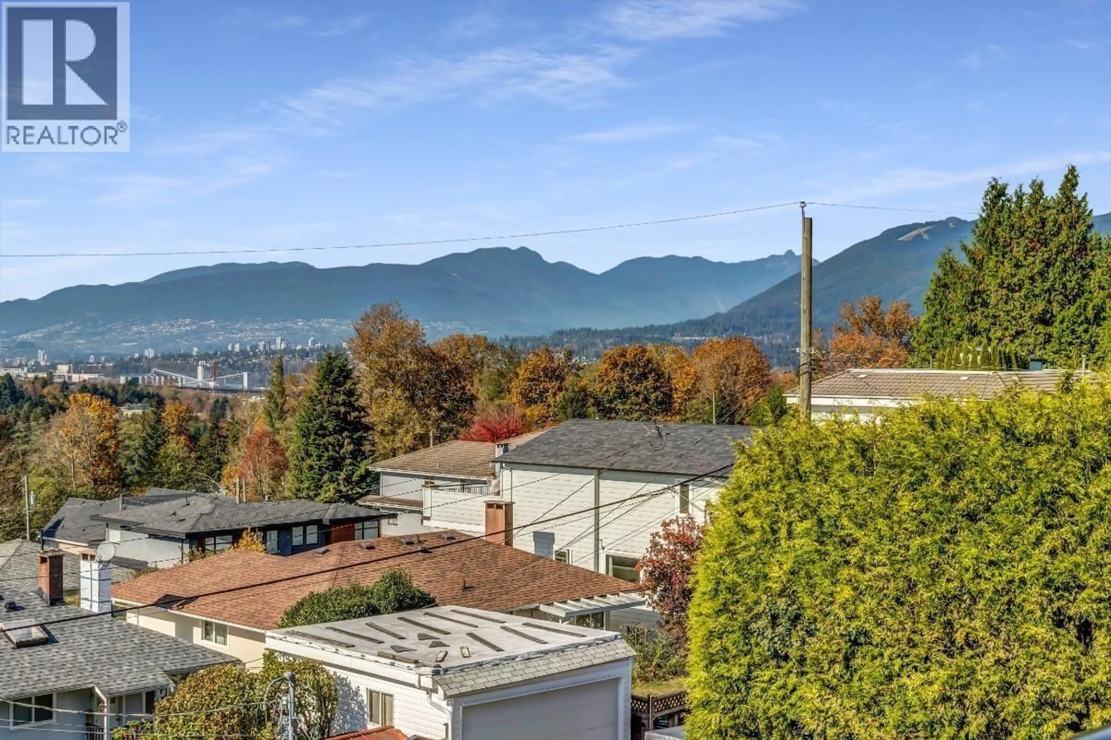 A pic from outside/outdoor area/front of a property/back of a property/a pic from drone, mountain view for 175 DELTA AVENUE, Burnaby British Columbia V5B3C6