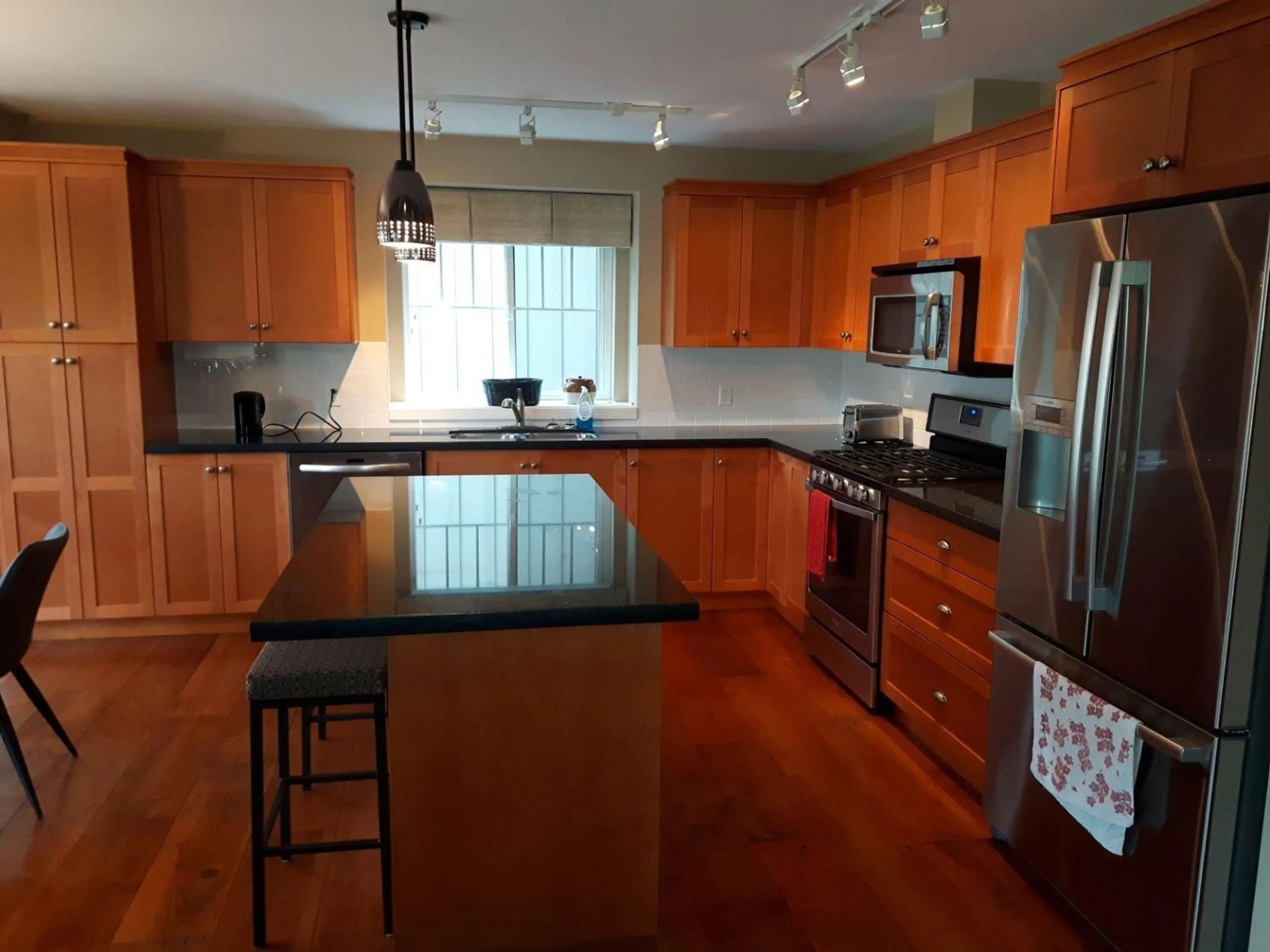 Open concept kitchen, wood/laminate floor for 1856 HUCKLEBERRY BEND, Lindell Beach British Columbia V2R0E1