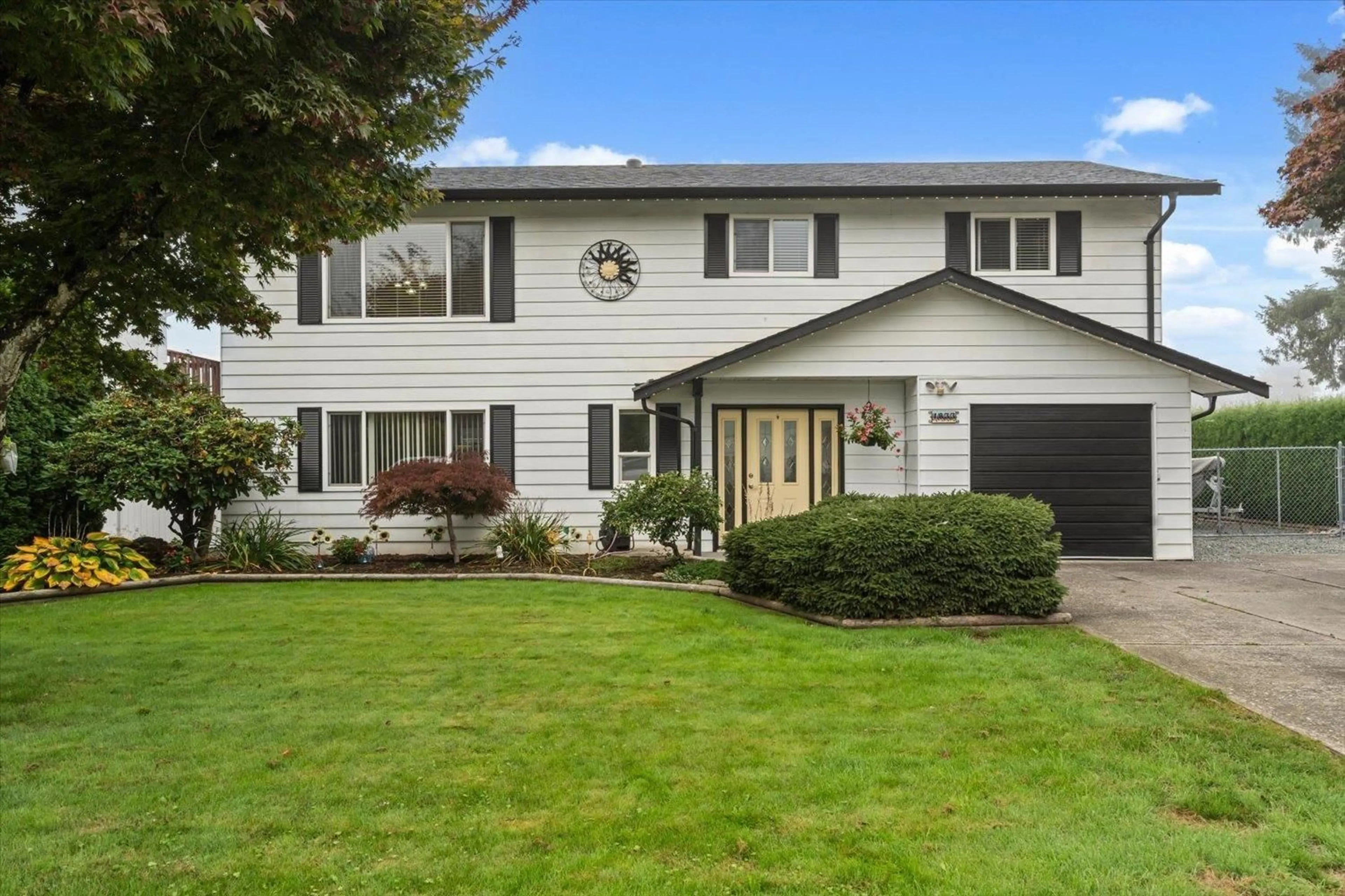 Home with vinyl exterior material, street for 1833 BEAMAN DRIVE, Agassiz British Columbia V0M1A3
