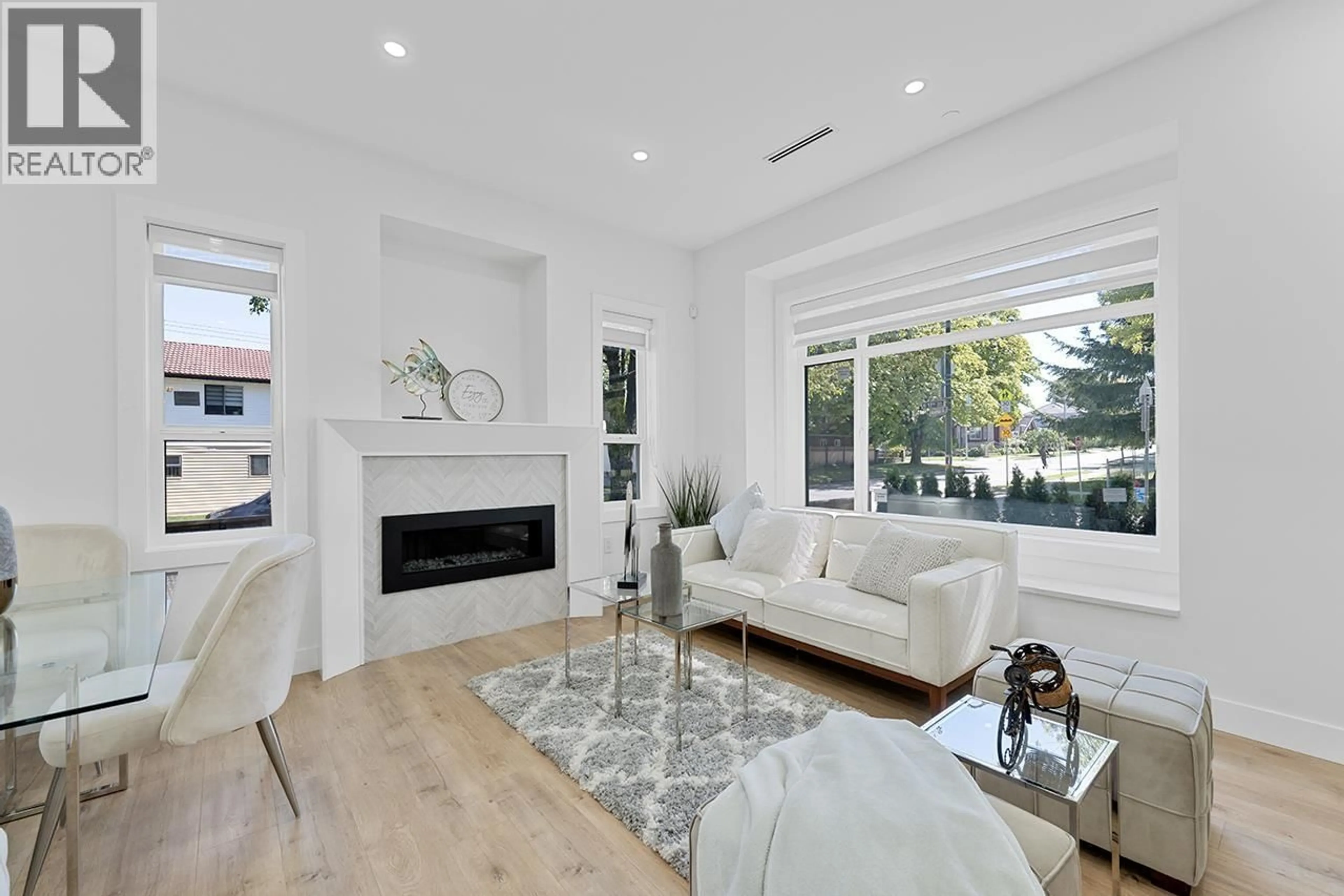 Living room with furniture, unknown for 2995 17TH AVENUE, Vancouver British Columbia V5M2N4