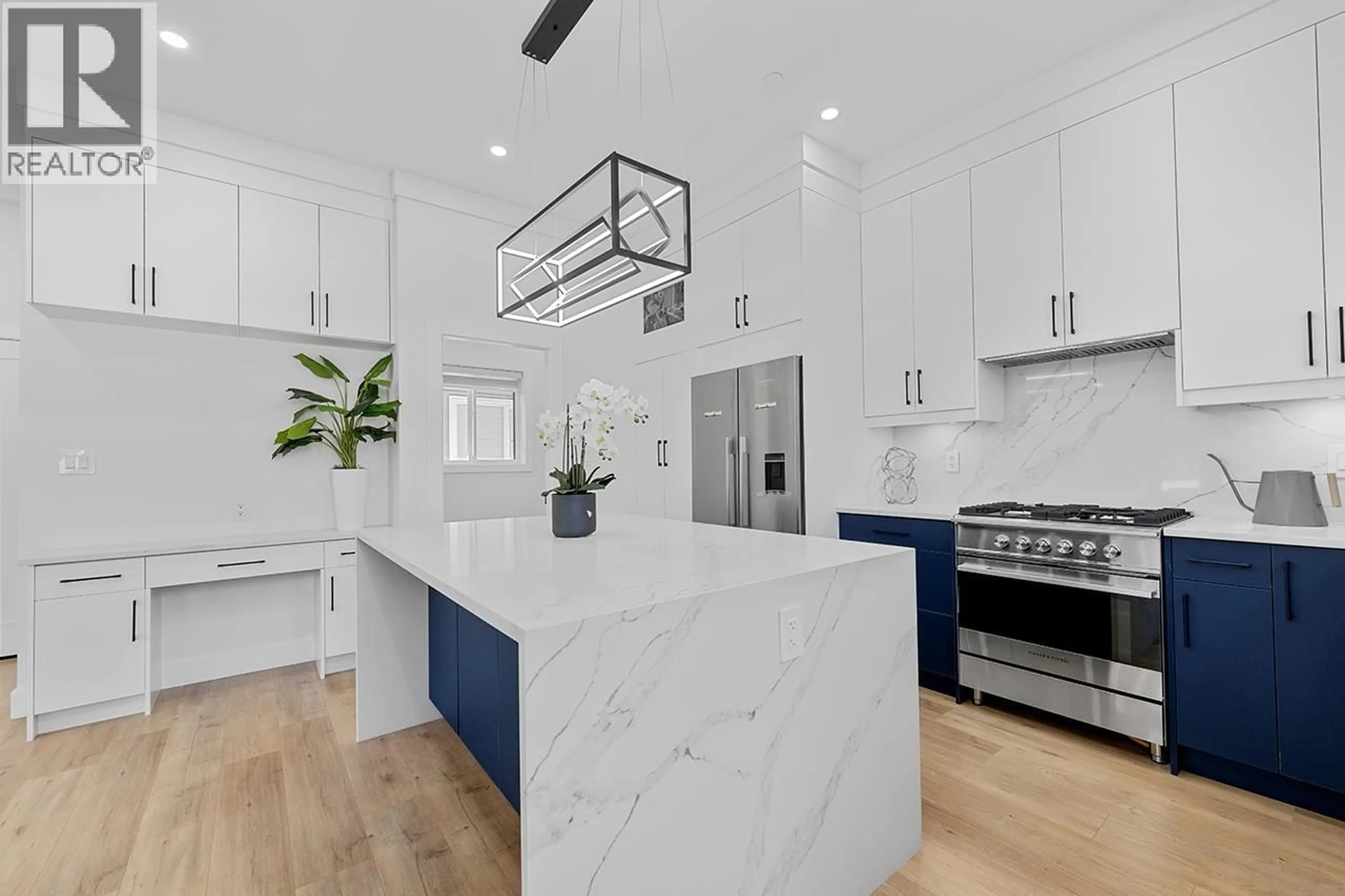Contemporary kitchen, ceramic/tile floor for 2995 17TH AVENUE, Vancouver British Columbia V5M2N4