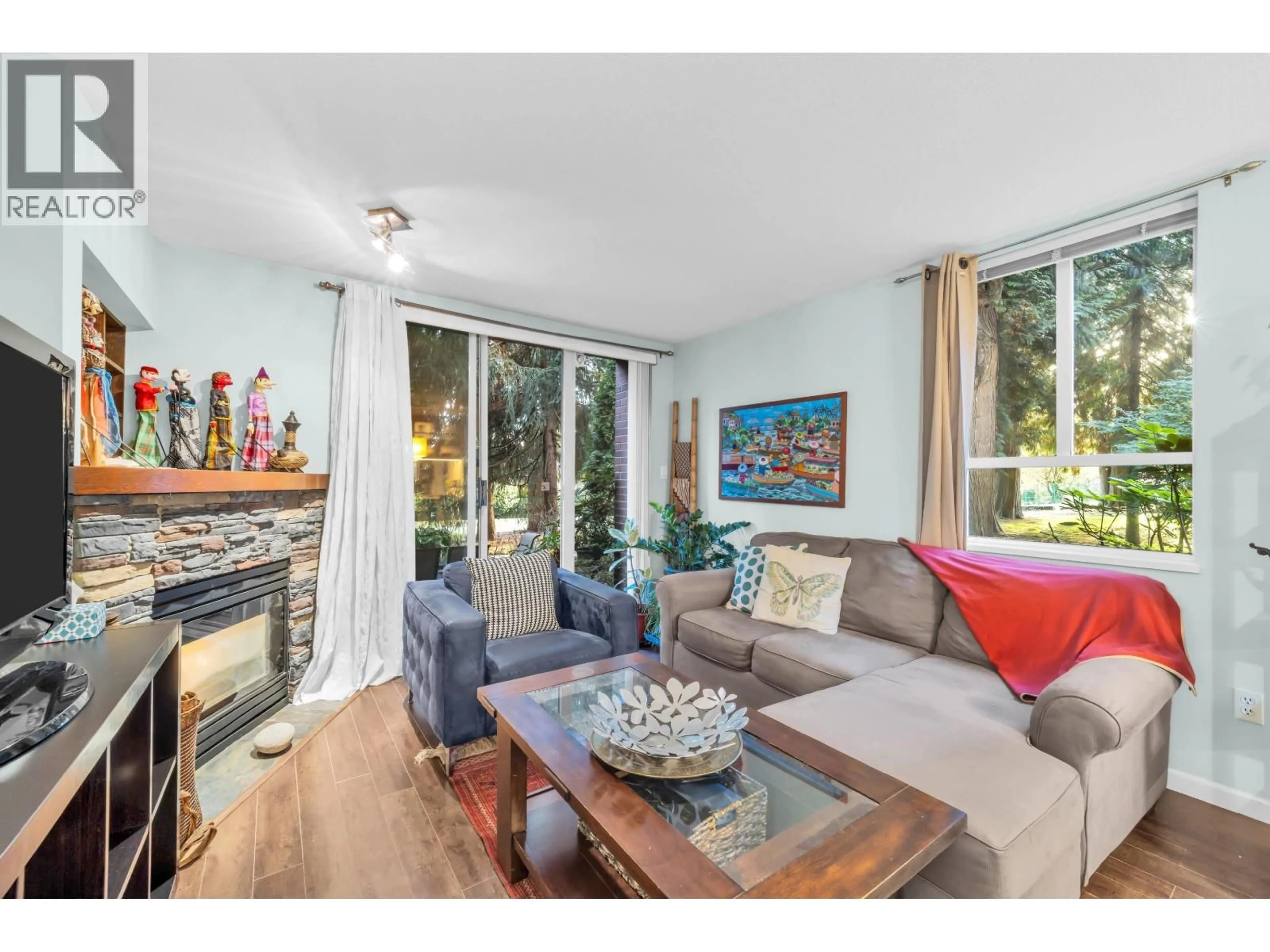 Living room with furniture, wood/laminate floor for 5 - 7077 BERESFORD STREET, Burnaby British Columbia V5E4J5