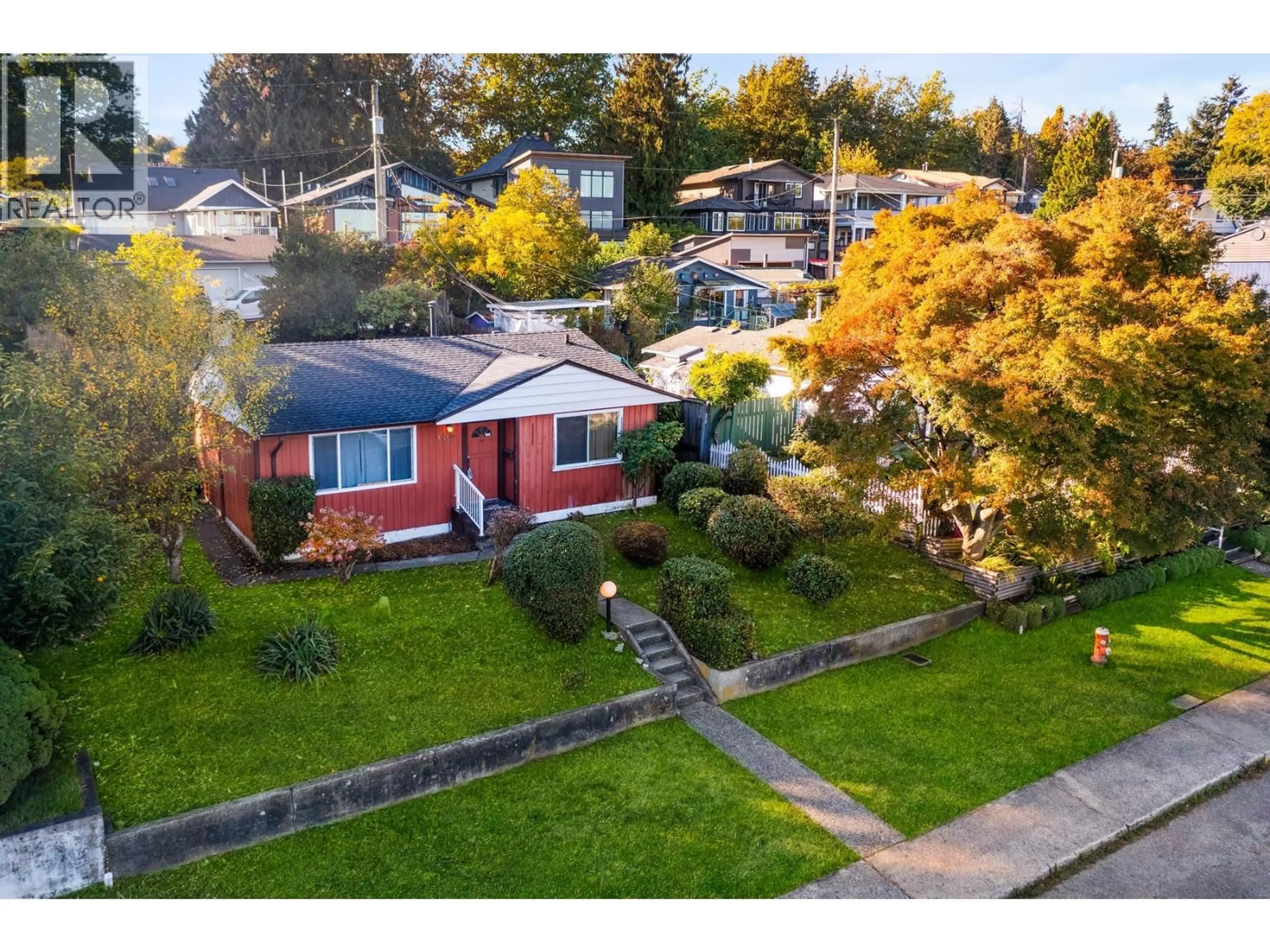 A pic from outside/outdoor area/front of a property/back of a property/a pic from drone, street for 107 SAPPER STREET, New Westminster British Columbia V3L3Y6