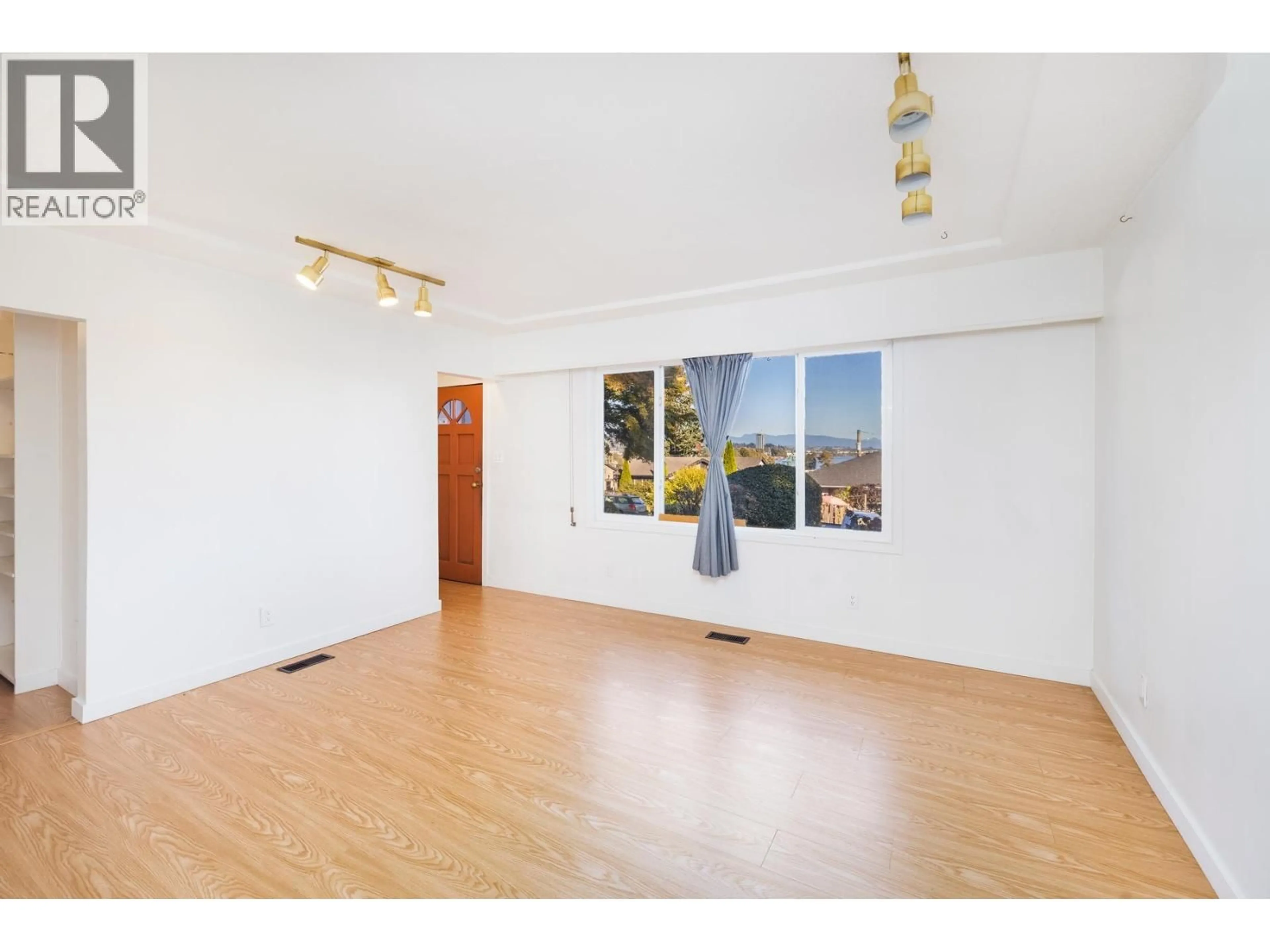A pic of a room for 107 SAPPER STREET, New Westminster British Columbia V3L3Y6