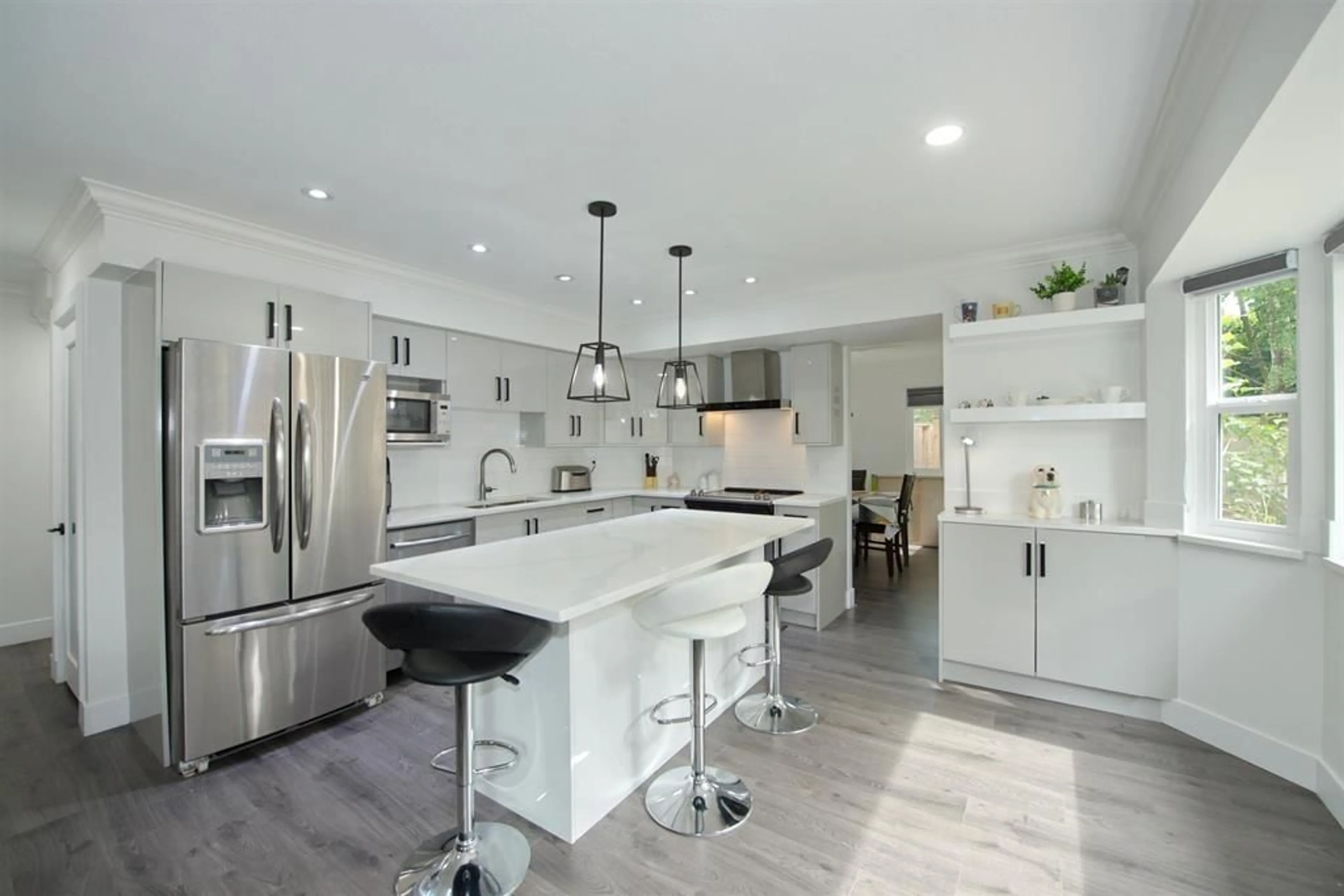 Open concept kitchen, unknown for 6049 133A STREET, Surrey British Columbia V3X2K3