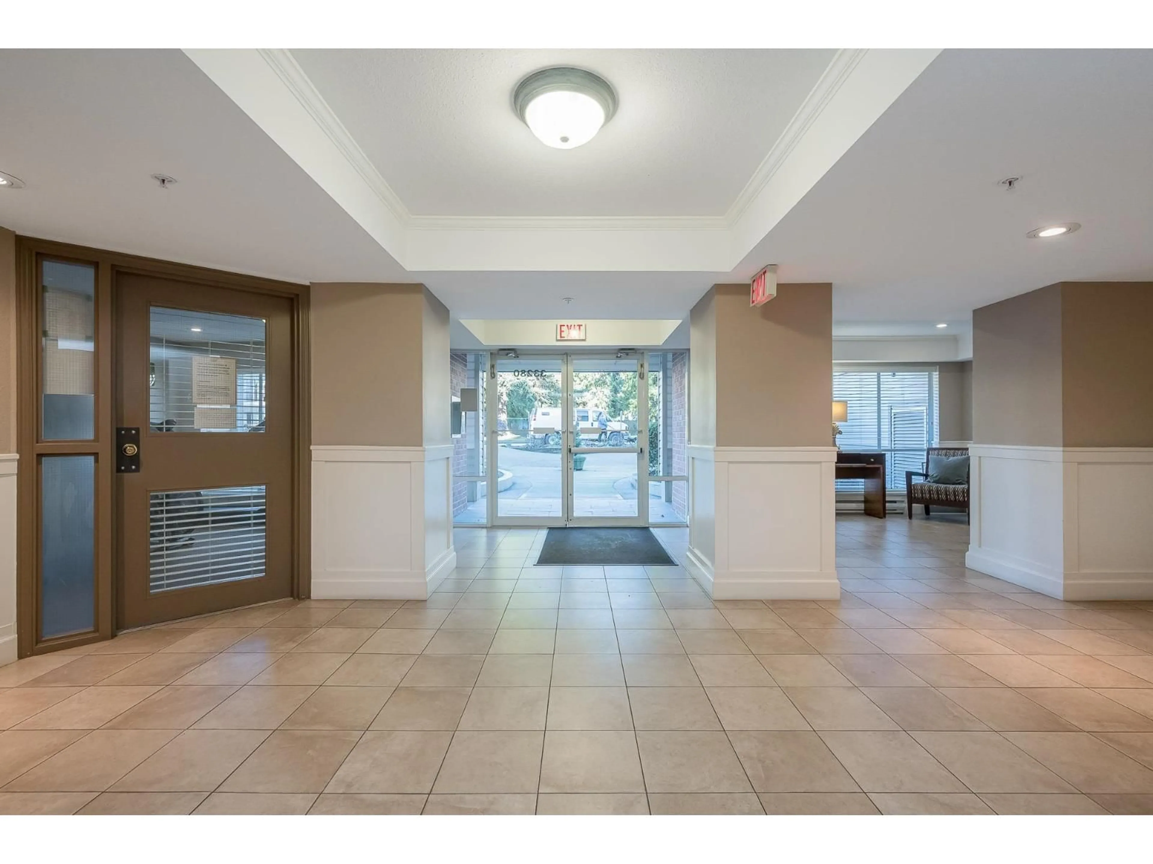 Indoor foyer for 208 - 33280 BOURQUIN CRESCENT EAST, Abbotsford British Columbia V2S7K2
