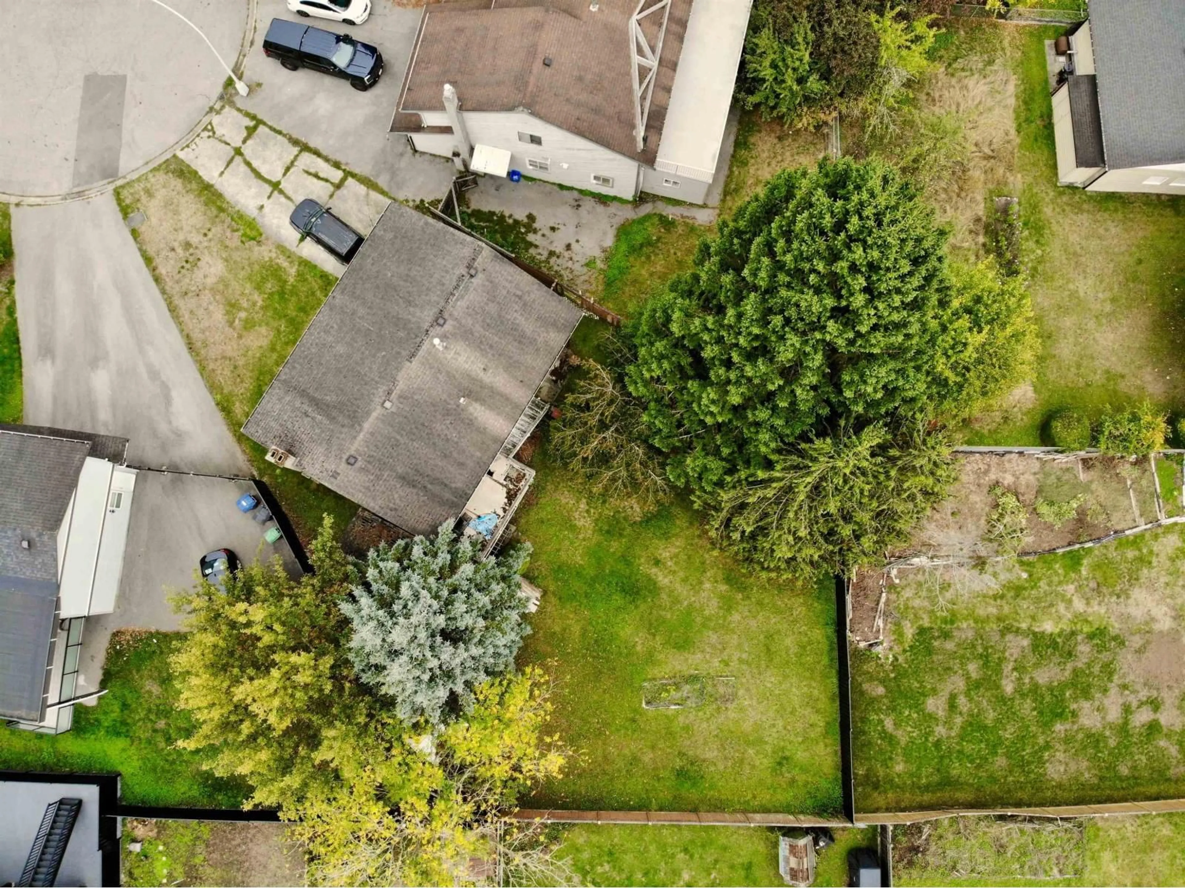 A pic from outside/outdoor area/front of a property/back of a property/a pic from drone, street for 6728 134A STREET, Surrey British Columbia V3W4V3