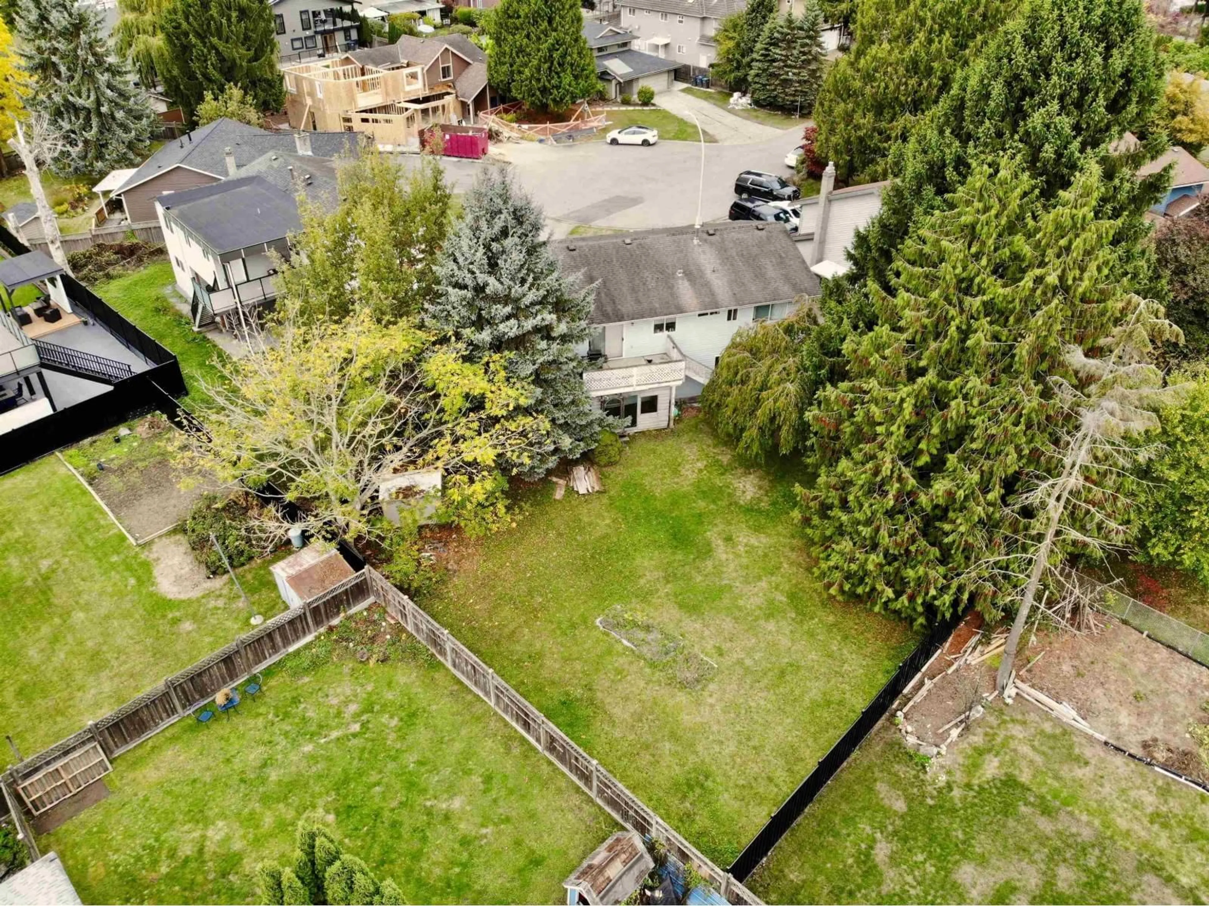 A pic from outside/outdoor area/front of a property/back of a property/a pic from drone, street for 6728 134A STREET, Surrey British Columbia V3W4V3
